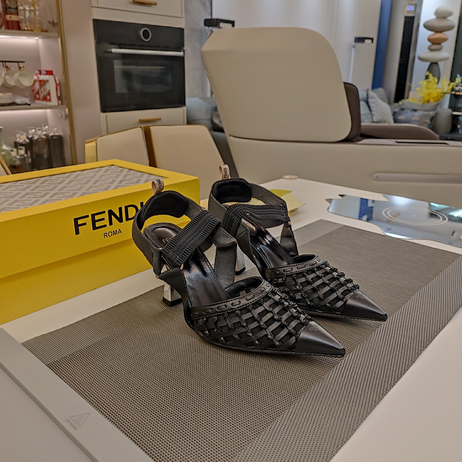 フェンディシューズ激安通販 ヒール6.5cm レザー 優雅レディ パップス 上質商品 ブラック_3