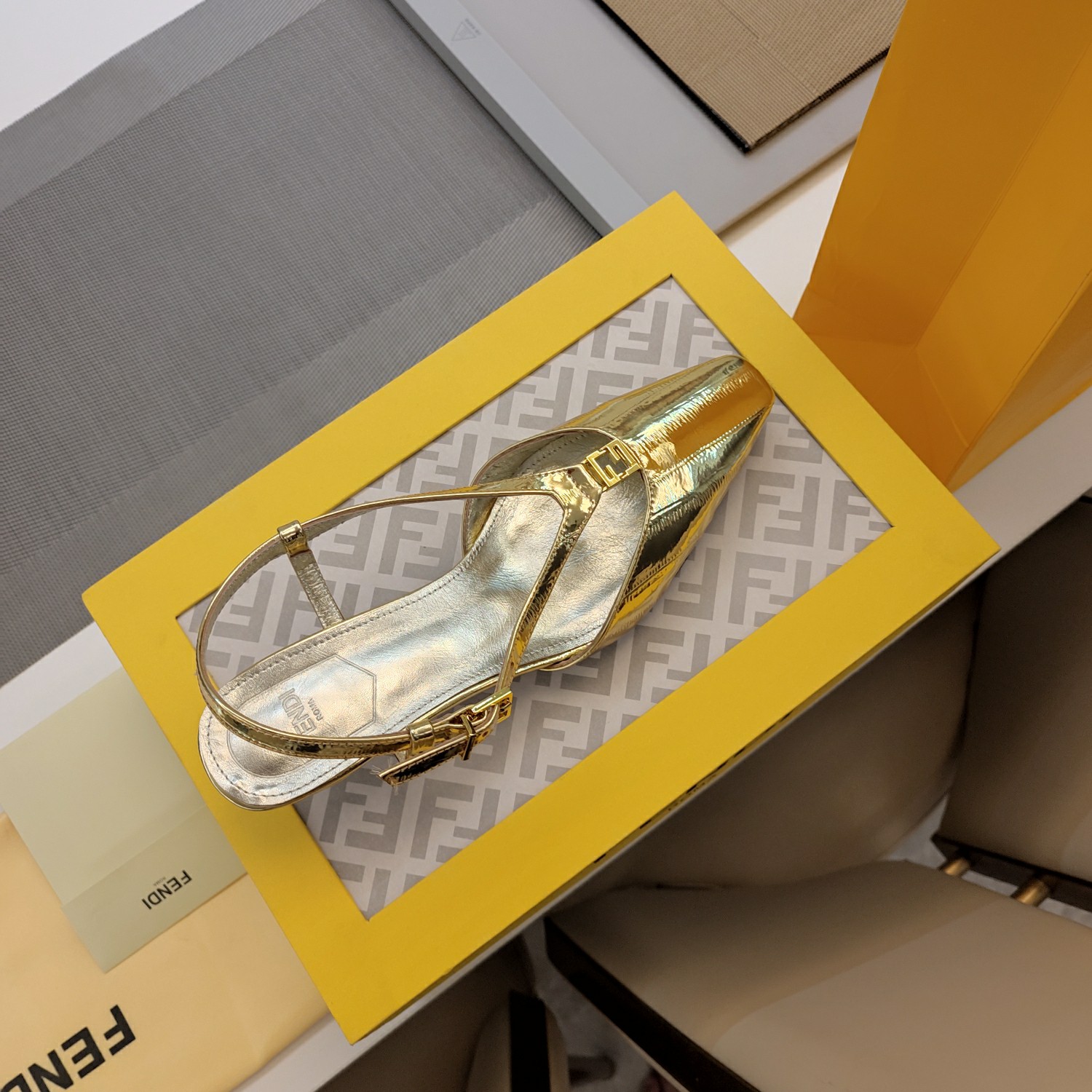 人気新作アイテム fendi シューズコピー ヒール4cm レザー 優雅レディ パップス ゴールド_7