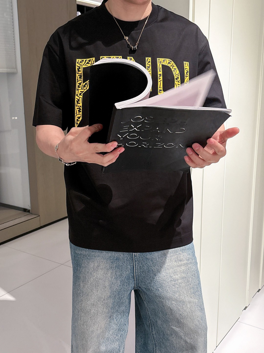 fendi レディース t シャツスーパーコピー 純綿 トップス ロゴプリント 柔らかい ブラック_4