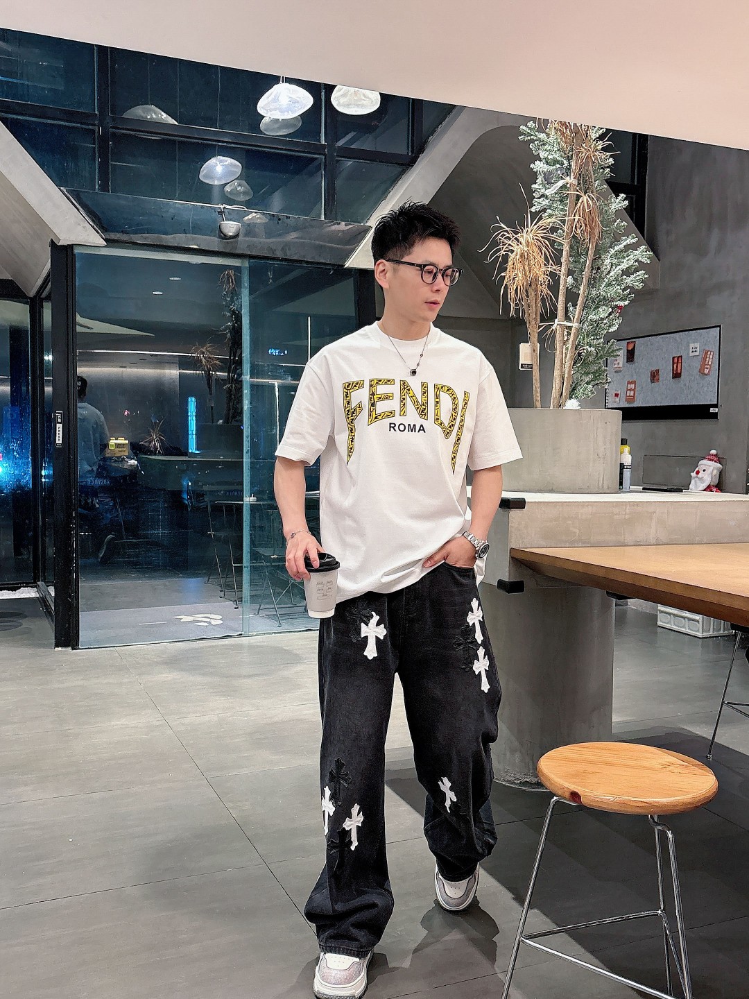 華やかな雰囲気 fendi 半袖 シャツコピー シンプル  純綿Tシャツ トップス プリント 柔軟 ホワイト_4