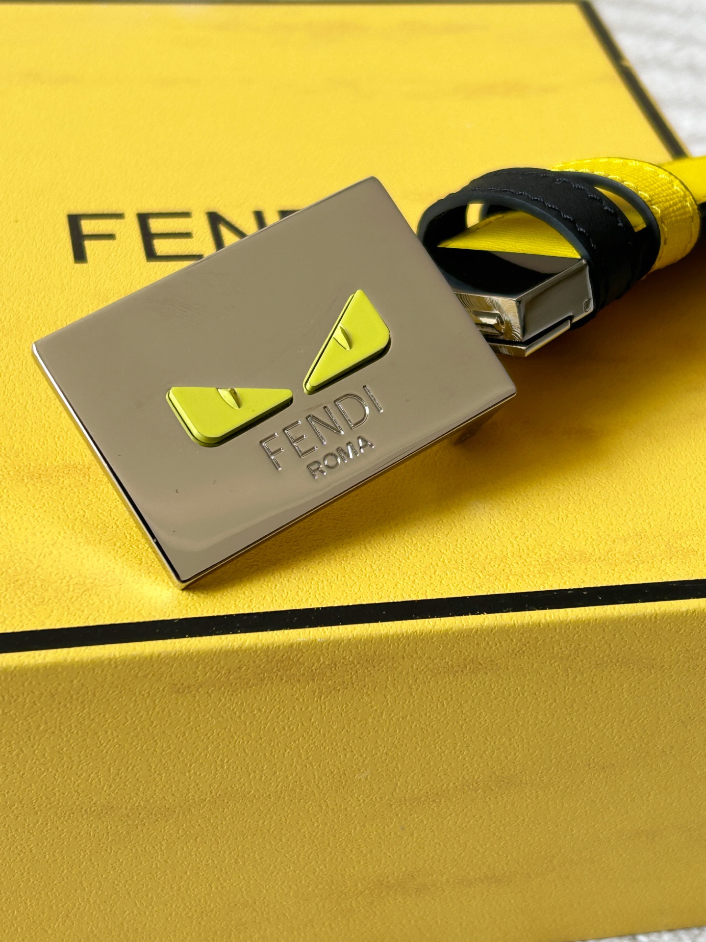 オンライン限定 fendi リバーシブルベルト偽物 両面兼用 シンプル 牛革 レザー  幅3.4cm カジュアル イエロー_4