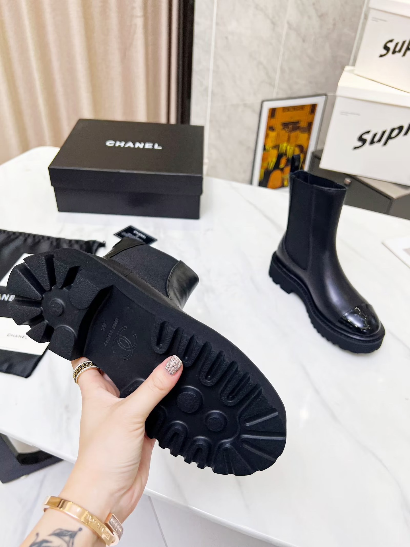 シャネルシューズサイズコピー ハイカット 厚底 ブーツ 防寒 軽量 ブラック_4