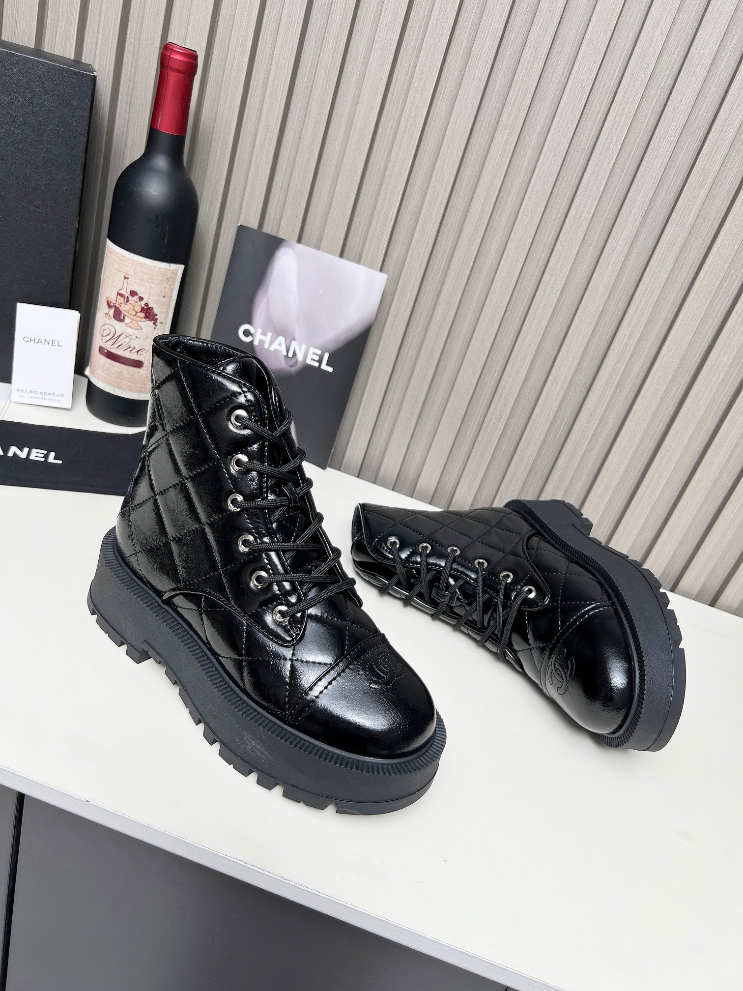 爆買いで大得価のシャネルシューズサイズコピー 厚底 ハイカット ブーツ 防寒 レザー ブラック_2