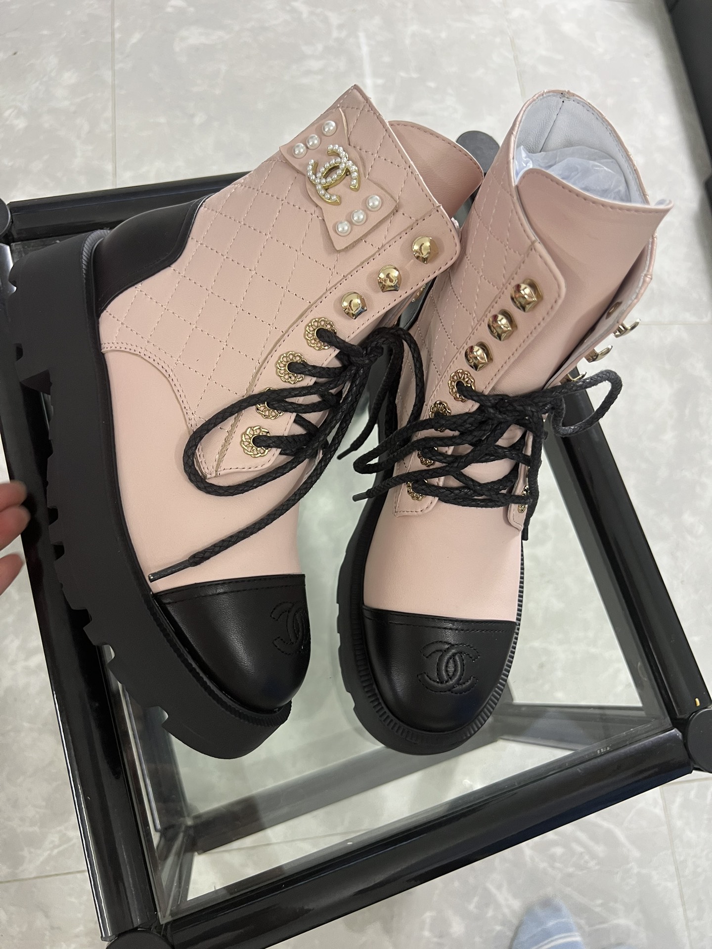 大人気でお買い得なシャネル 靴 オンラインスーパーコピー 厚底 ハイカット ブーツ 防寒 レザー ピンク_3