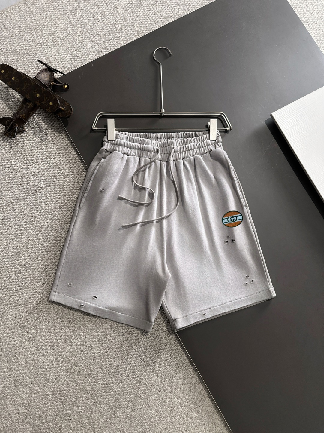 gucci t シャツ パロディ偽物 2点セット ショットパンツ  綿 高品質 半袖トップス グレー_3