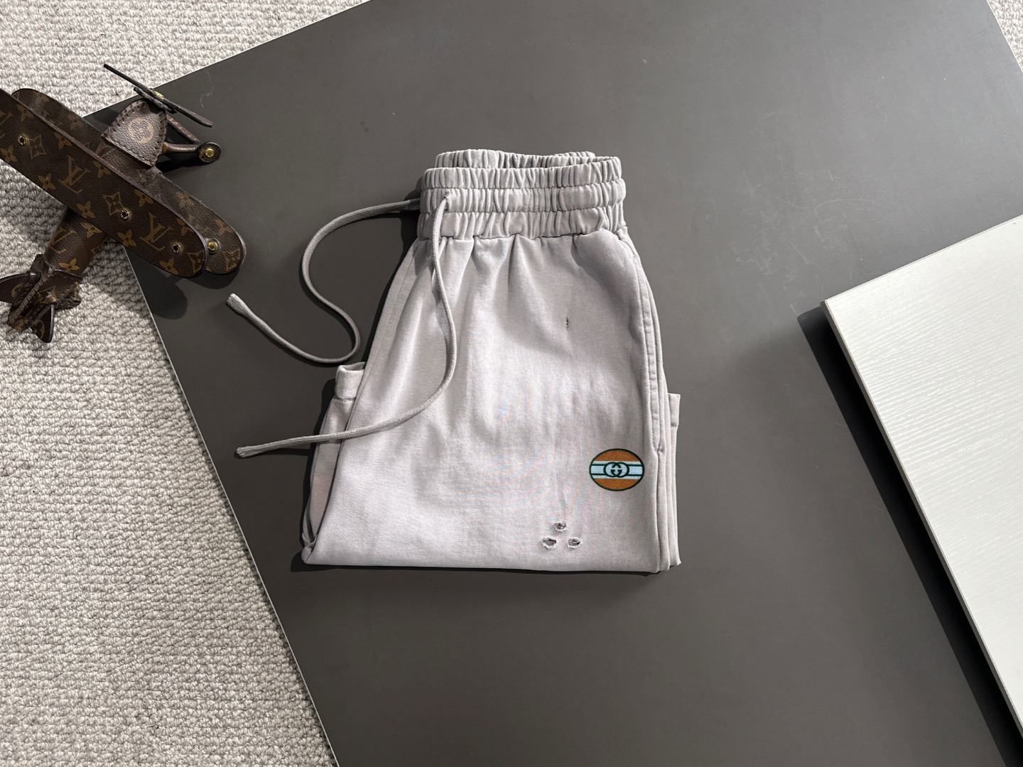 gucci t シャツ パロディ偽物 2点セット ショットパンツ  綿 高品質 半袖トップス グレー_7