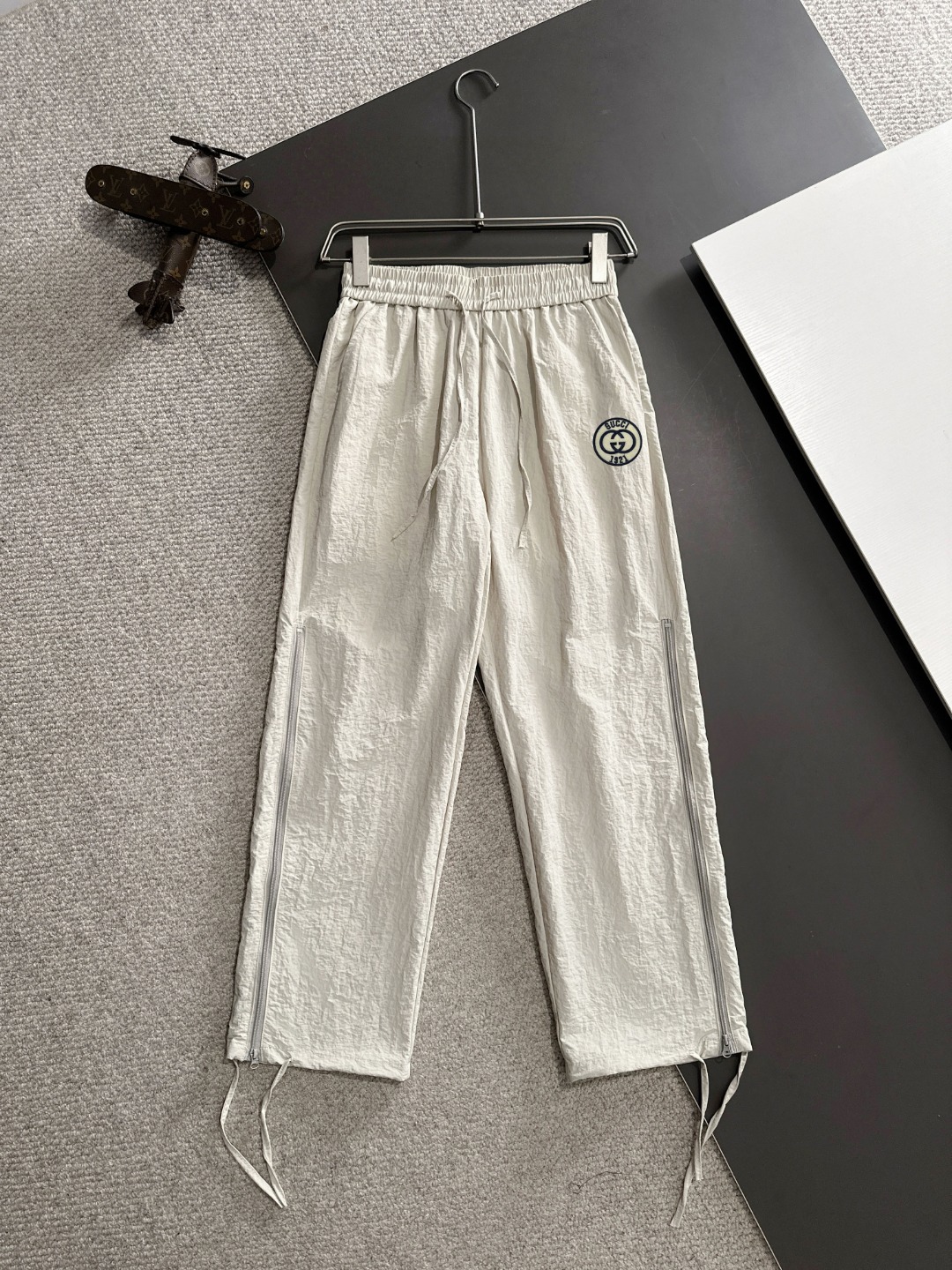 gucci パンツ メンズ偽物 ゆったり 純綿 カジュアルパンツ 高品質 通気性いい ホワイト_1