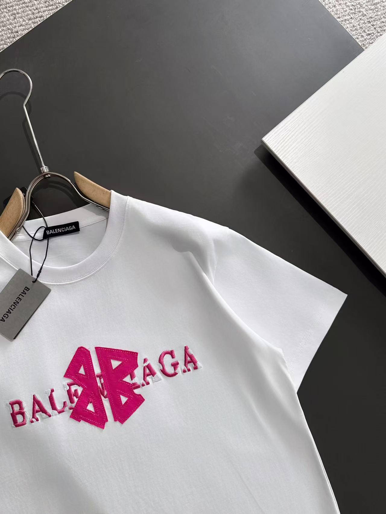 超激得の新品 バレンシアガ 略してスーパーコピー プリント 100％綿 短袖tシャツ ゆったり ホワイト_2