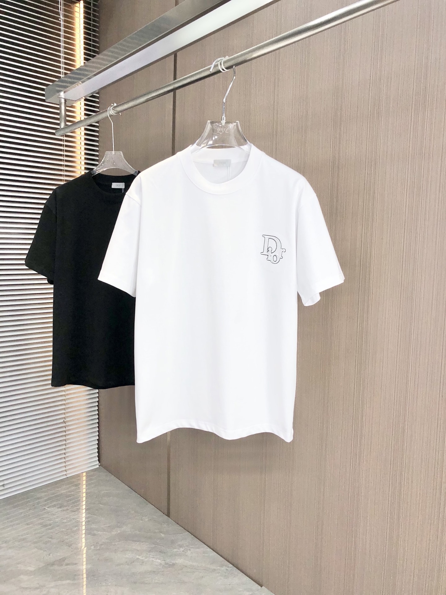心地よい着用感 ディオールtシャツコピー 純綿 トップス 短袖 ゆったり プリント 男女兼用 ホワイト_1