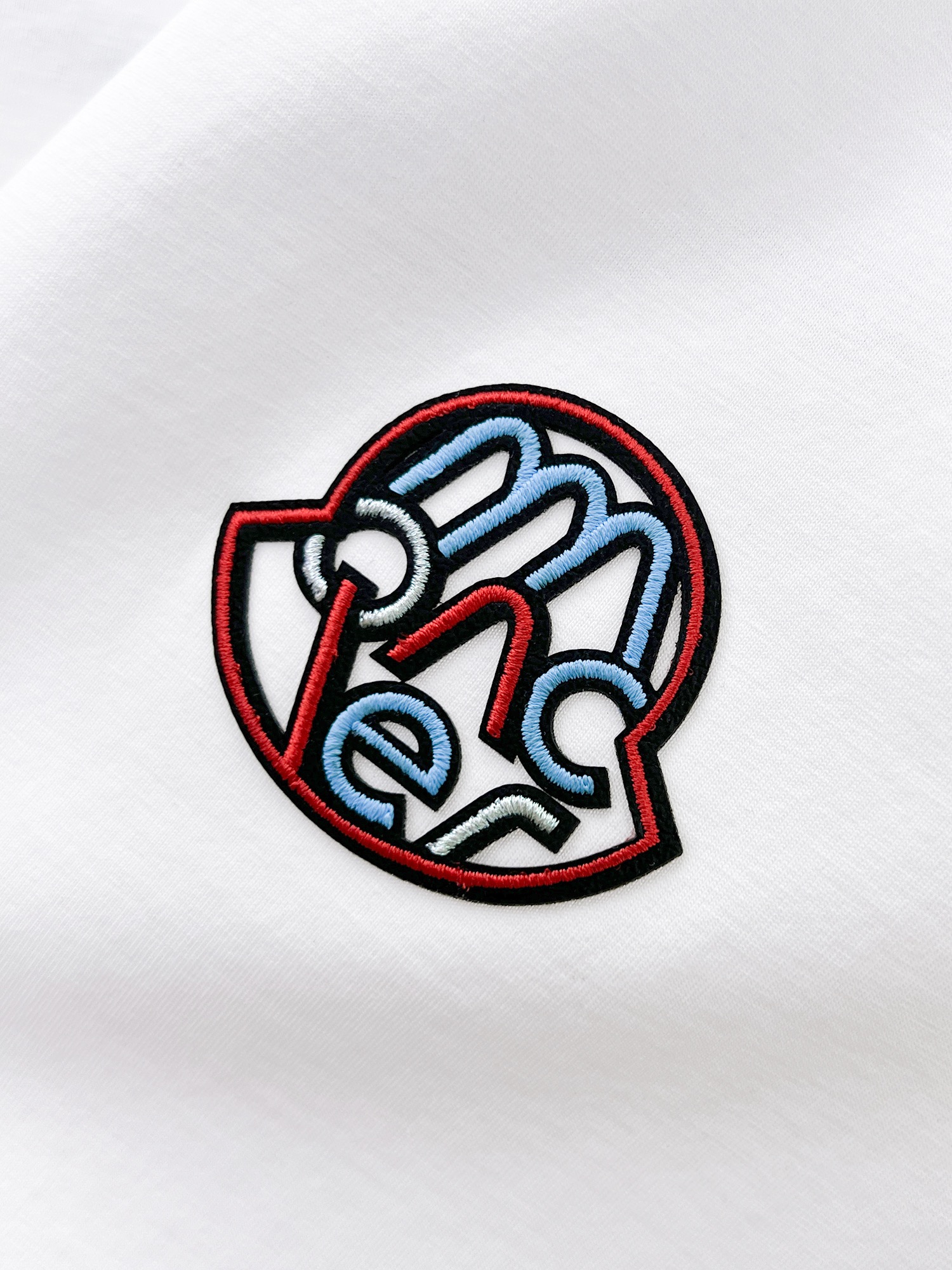 人気品 モンクレールtシャツ キッズ偽物 ロゴプリント トップス 短袖 柔らかい 綿100％ ホワイト_3