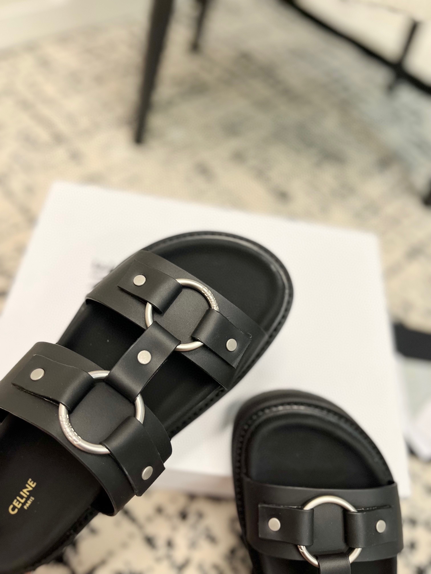 目を引く存在感 セリーヌ ストラップ サンダル激安通販 ファッション 本革 レザー 歩きやすい ブラック_6