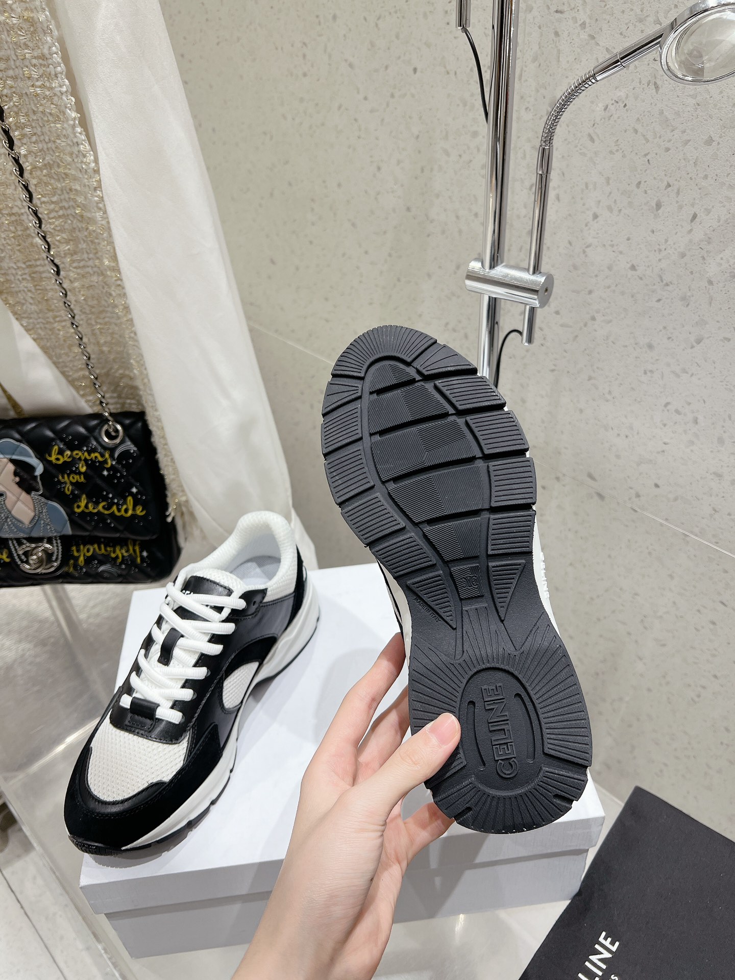 超激得価格セリーヌ スニーカー 厚底スーパーコピー 歩きやすい カジュアル シンプル 柔軟 シンプル ブラック_2