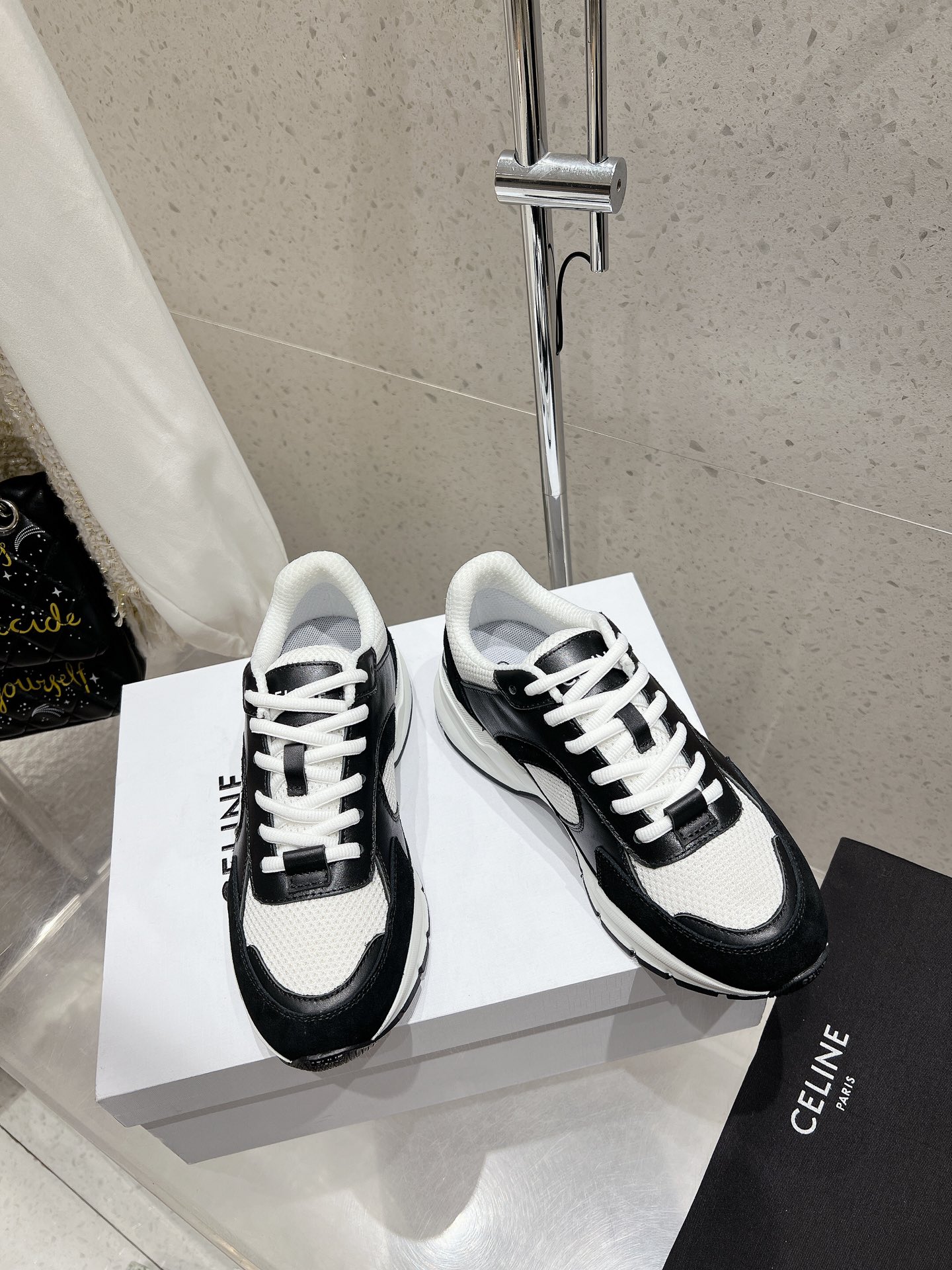 超激得価格セリーヌ スニーカー 厚底スーパーコピー 歩きやすい カジュアル シンプル 柔軟 シンプル ブラック_4