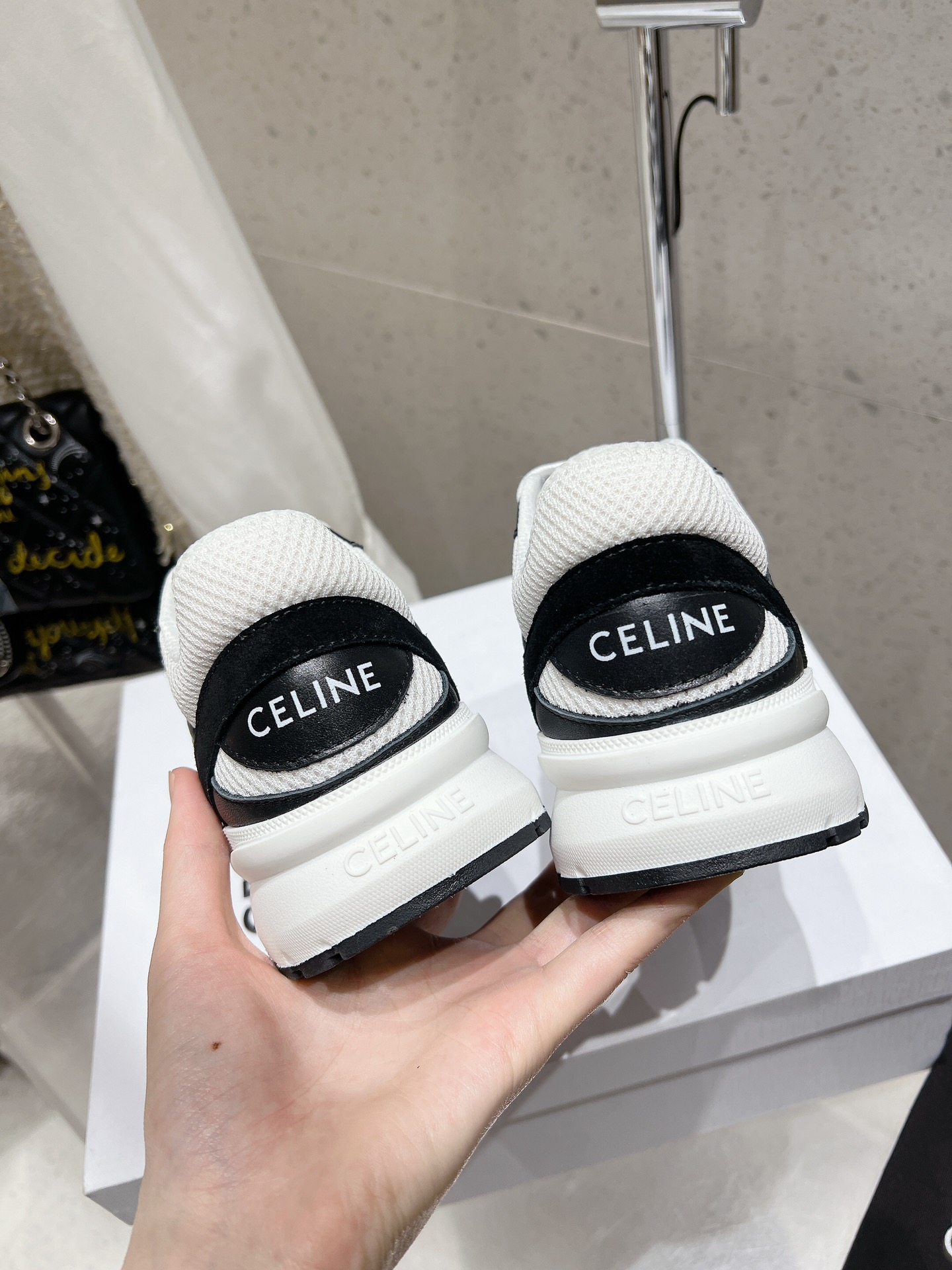 超激得価格セリーヌ スニーカー 厚底スーパーコピー 歩きやすい カジュアル シンプル 柔軟 シンプル ブラック_7