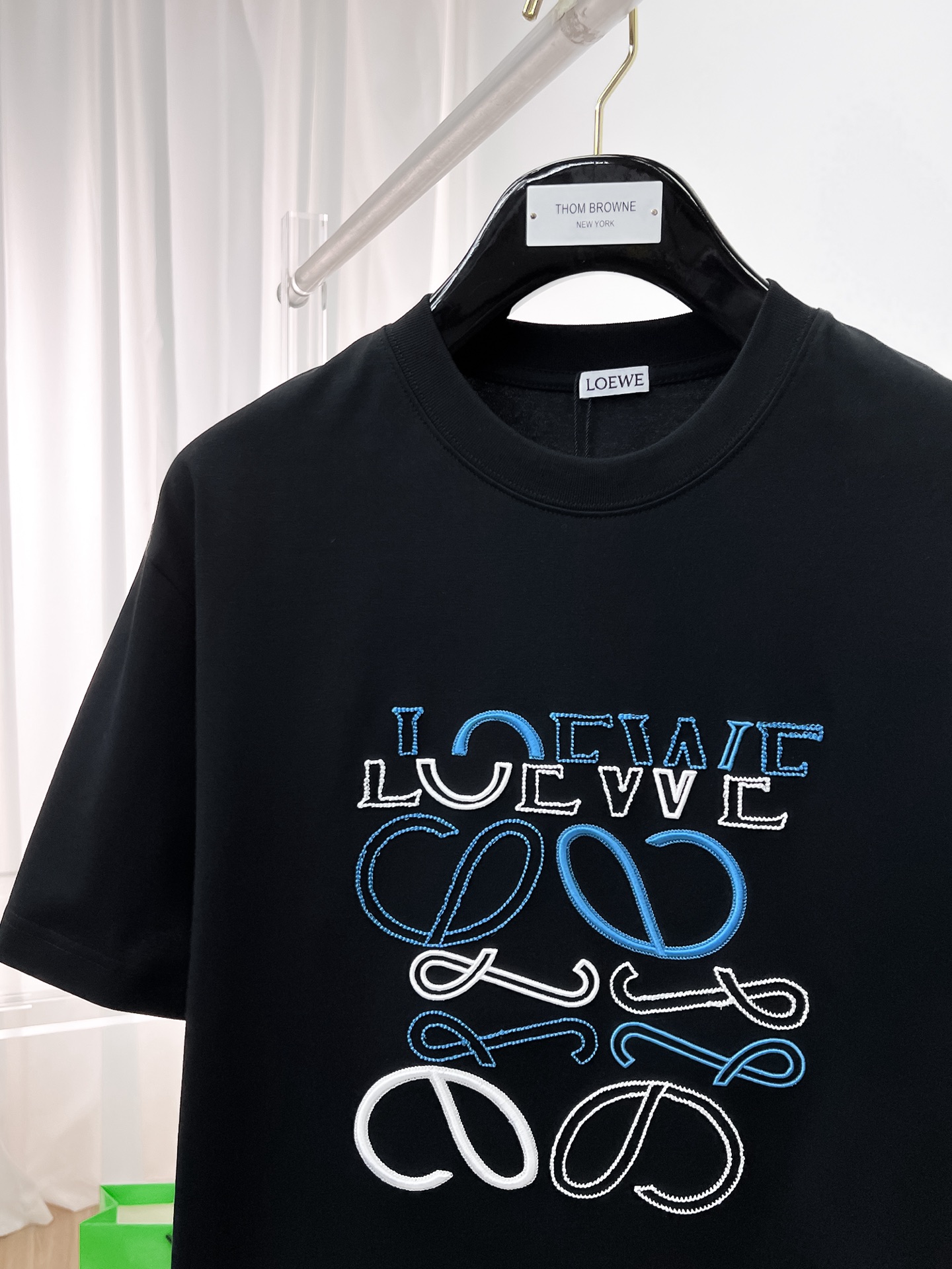 平野紫耀 ロエベtシャツスーパーコピー 半袖 トップス 純綿 シンプル ロゴプリント ブラック_5