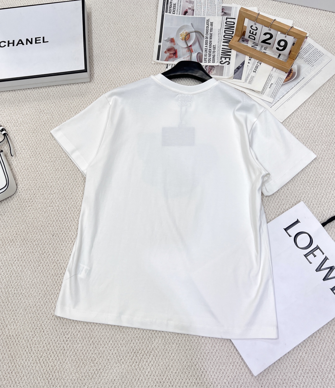 目を引く存在感 ロエベ tシャツ 値段偽物 シンプル 半袖 トップス 純綿 ロゴ刺繍 柔らかい ホワイト_2