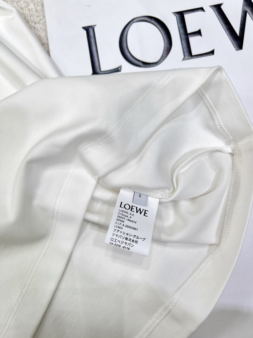 目を引く存在感 ロエベ tシャツ 値段偽物 シンプル 半袖 トップス 純綿 ロゴ刺繍 柔らかい ホワイト_9