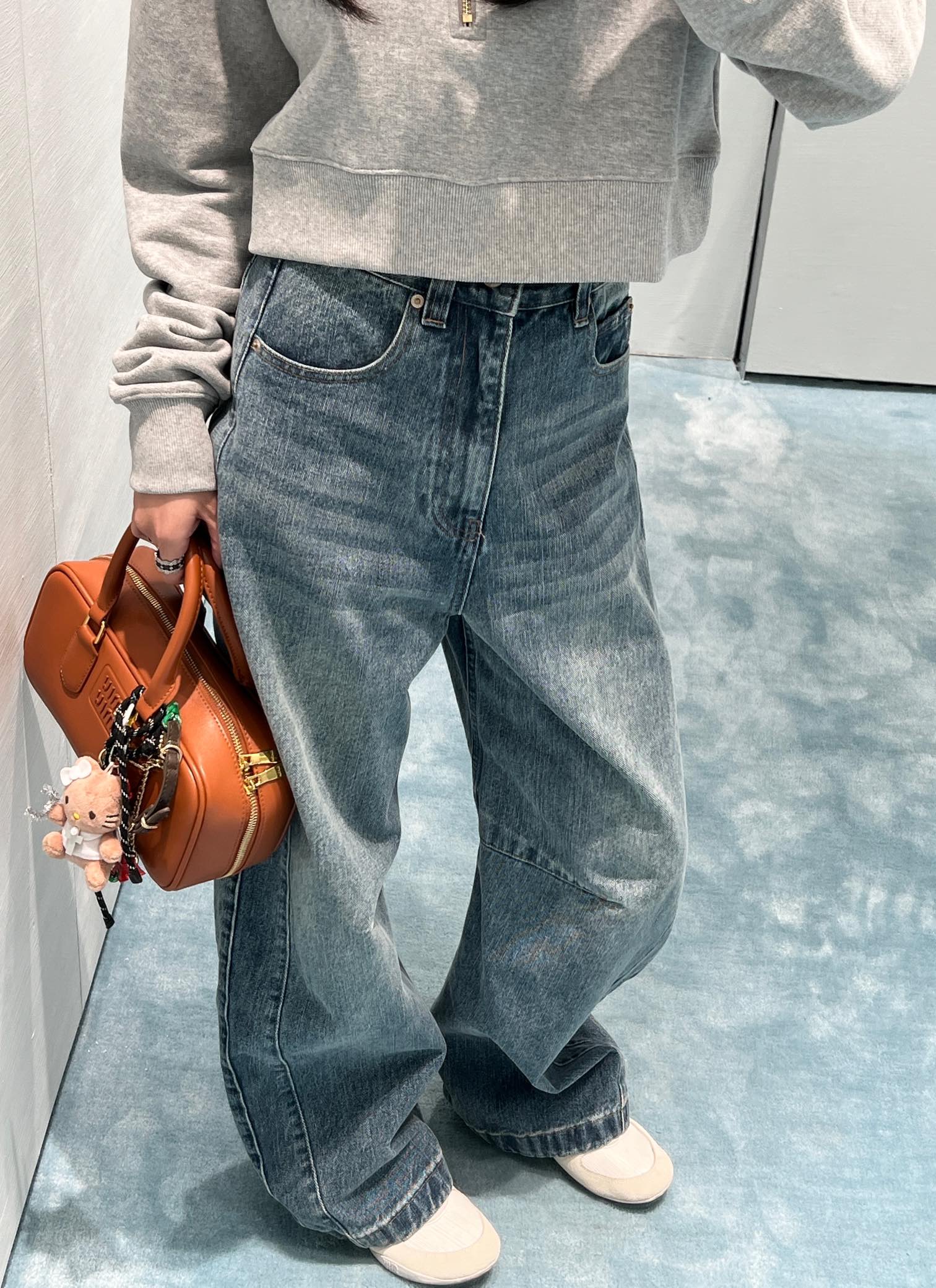 ロエベ パンツ レディ偽物 デニム ジーンズ カジュアル 筒形ズボン ゆったり ブルー_2