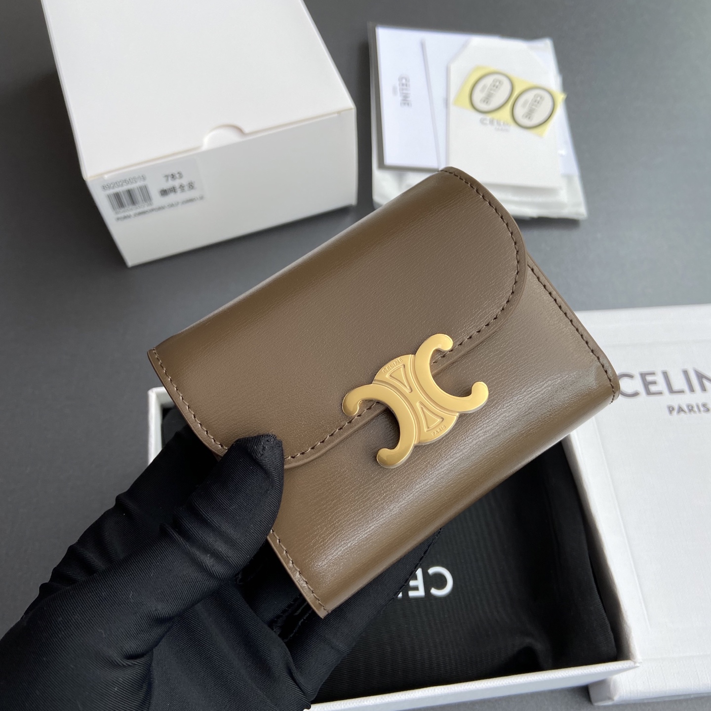 celine 財布コピー 本革 三つ折り シンプル 優雅レディ レザー ショット コーヒー色_5