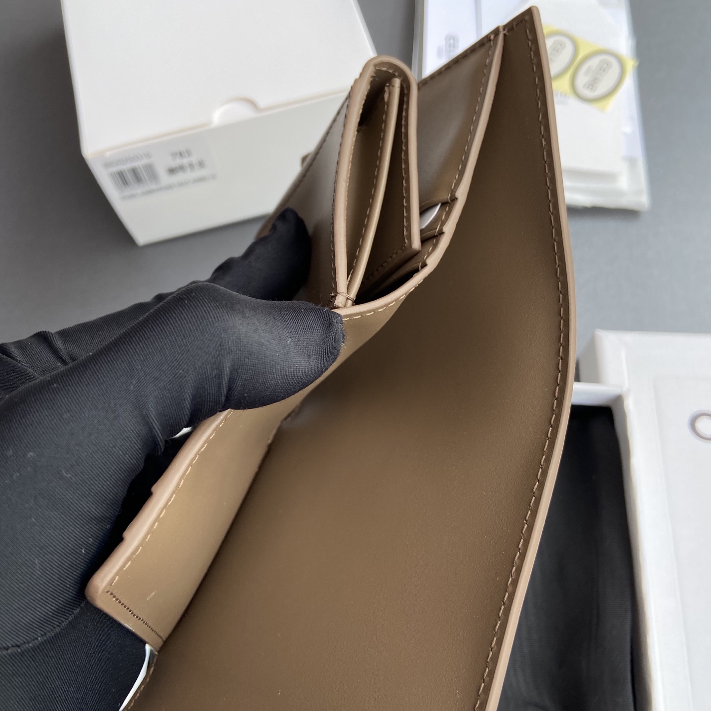 celine 財布コピー 本革 三つ折り シンプル 優雅レディ レザー ショット コーヒー色_9