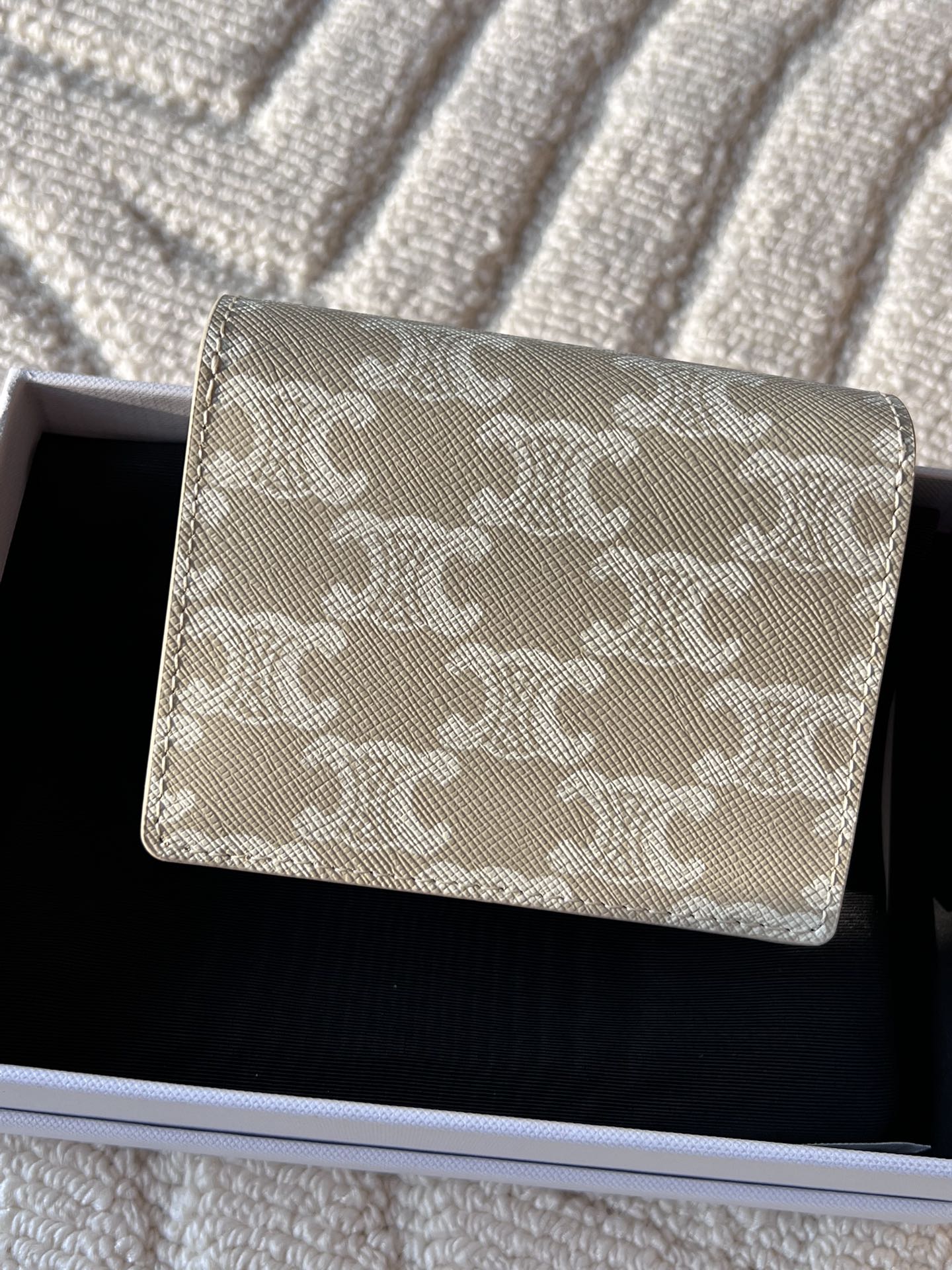 celine  財布偽物 本革 レザー 10M123 小遣い 名刺入れ 花柄 ベージュ色_5