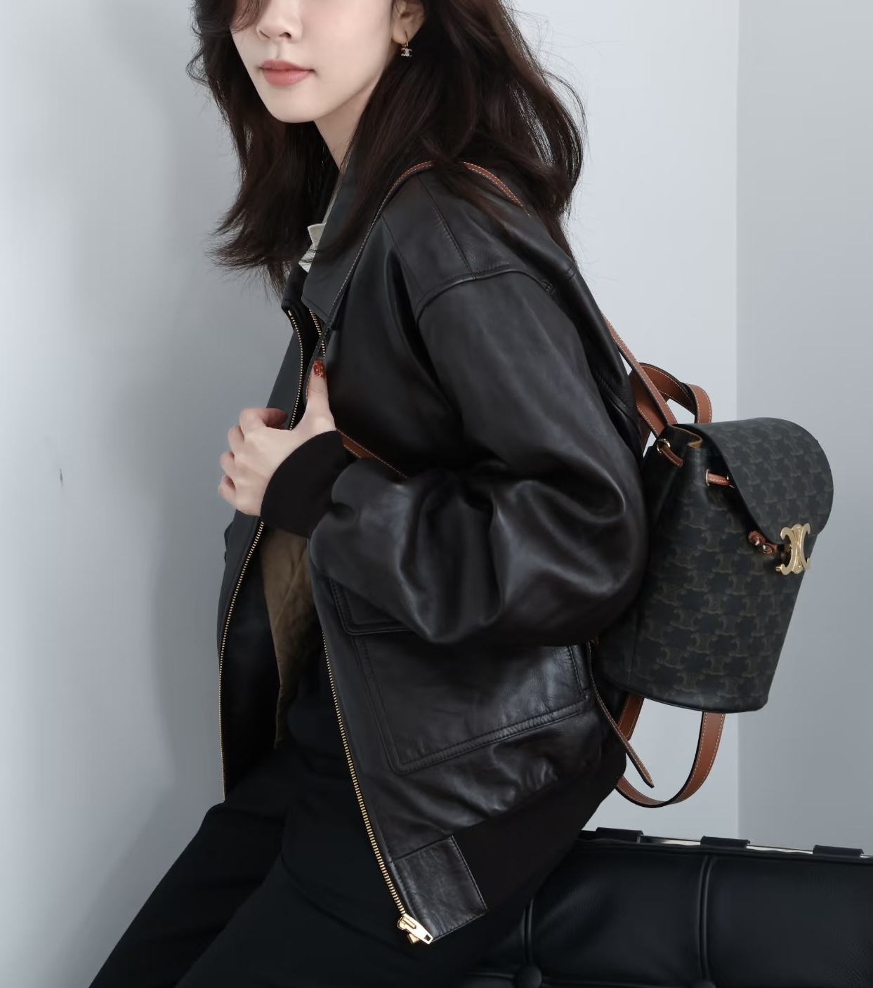 セリーヌバッグ 白偽物 牛革 レザー バックバッグ シンプル 花柄 118702CAS.04LU ブラック_9