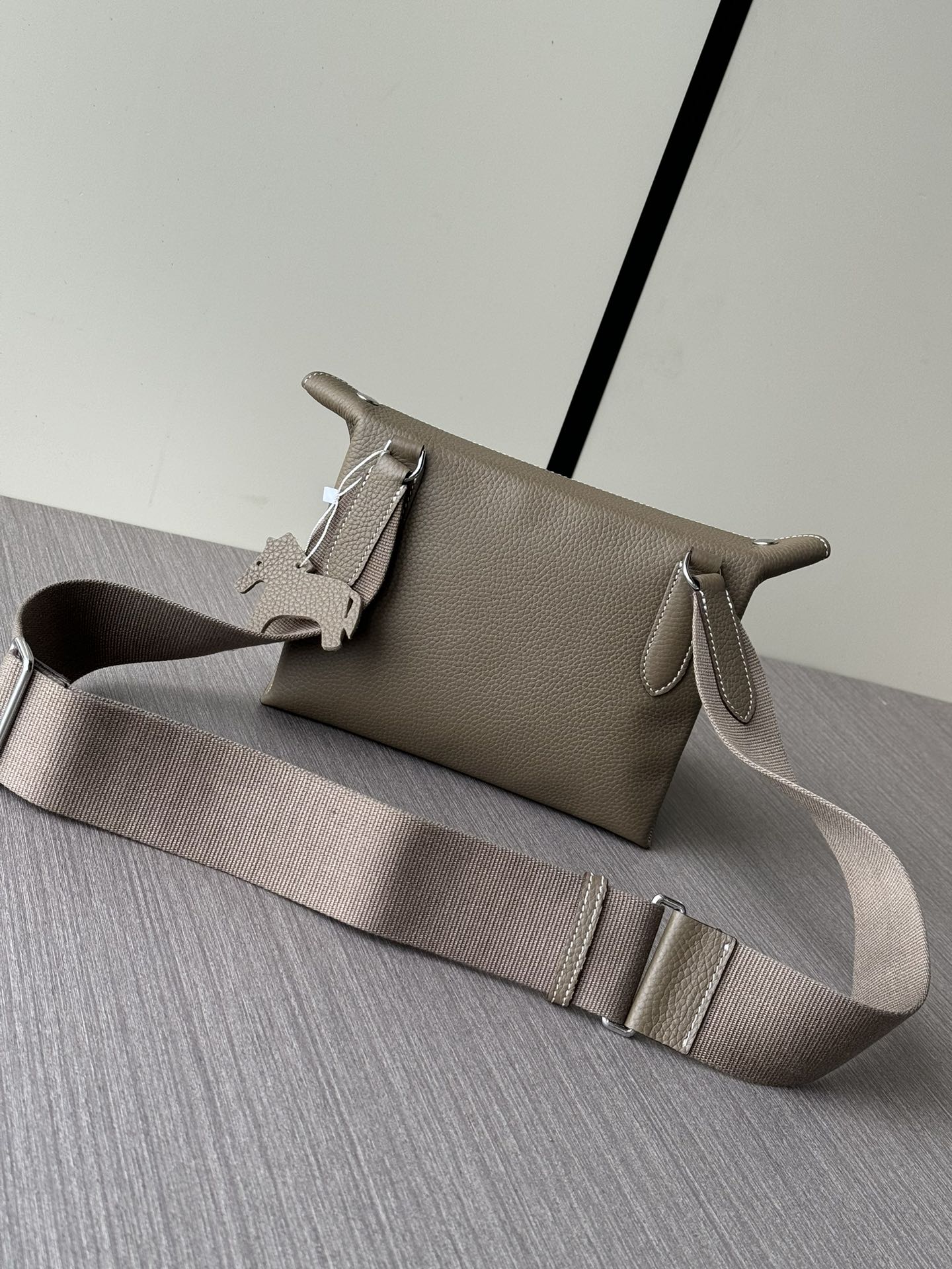 超激得価格 エルメスバッグ インザループ激安通販 本革  斜め掛けバッグ レザー 男女兼用 ベージュ色_4