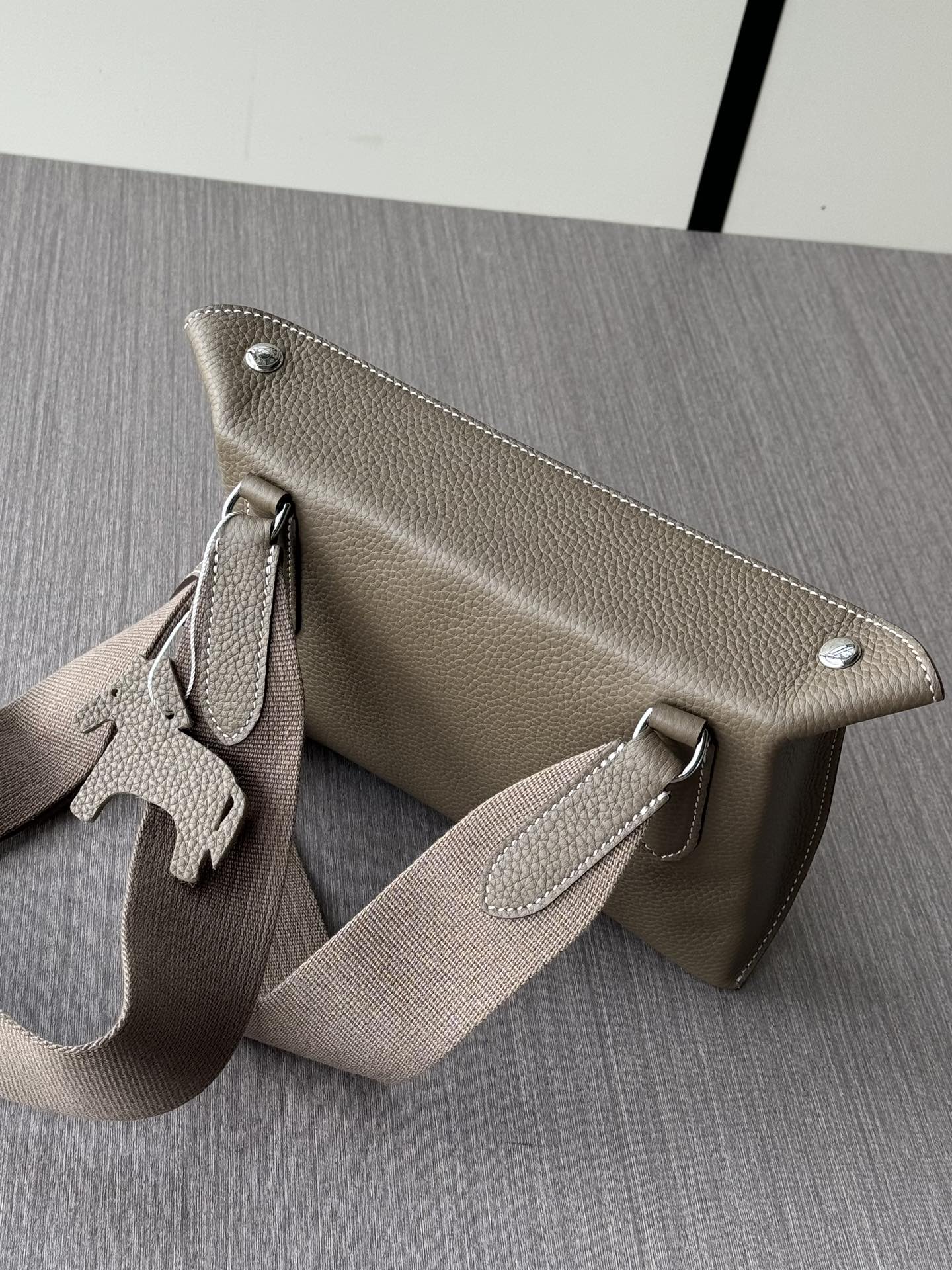 超激得価格 エルメスバッグ インザループ激安通販 本革  斜め掛けバッグ レザー 男女兼用 ベージュ色_5