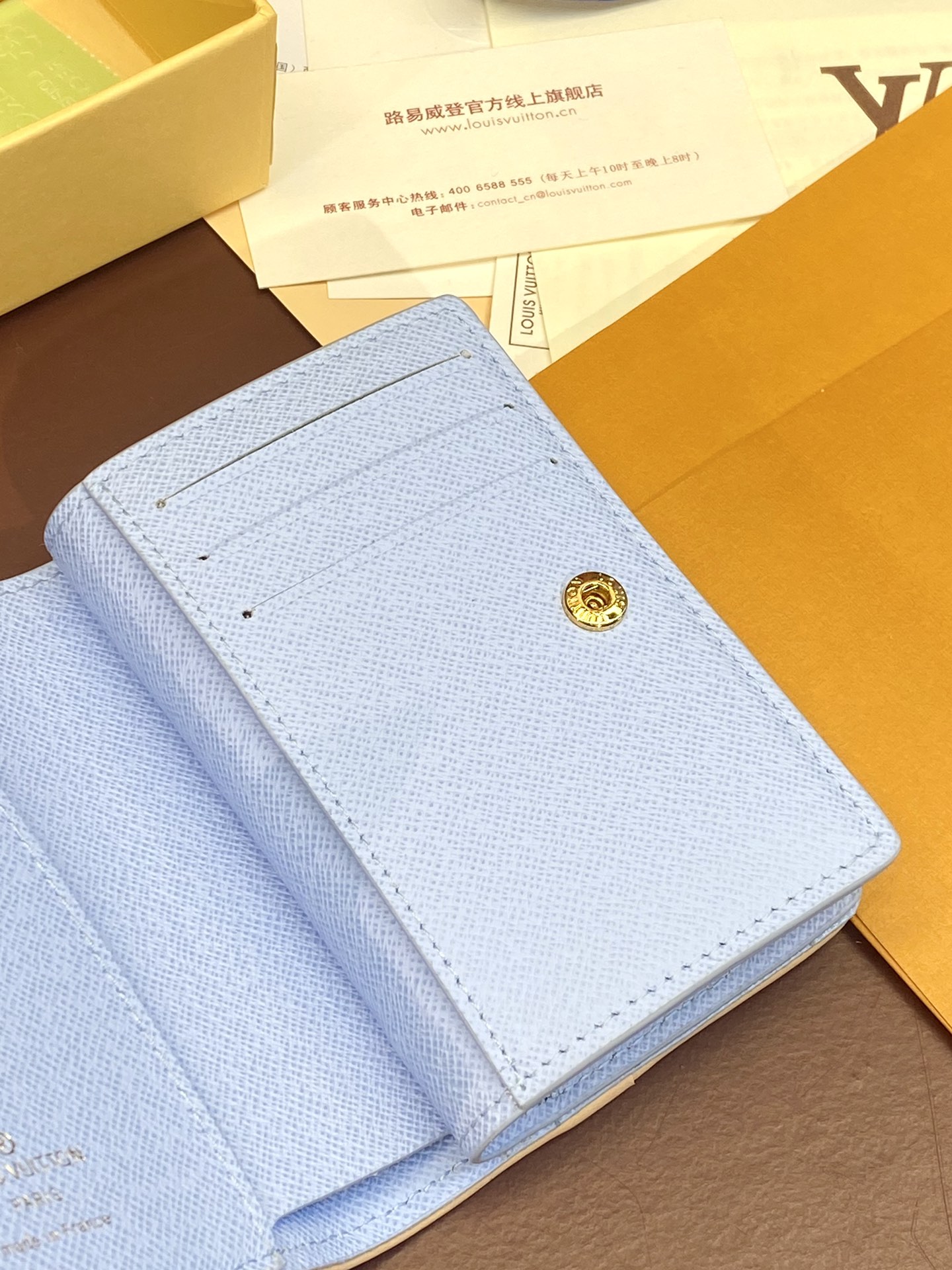ルイヴィトン財布 売りたいコピー レザー 本革 二つ折り 花柄 プリント M83500 ホワイト_4