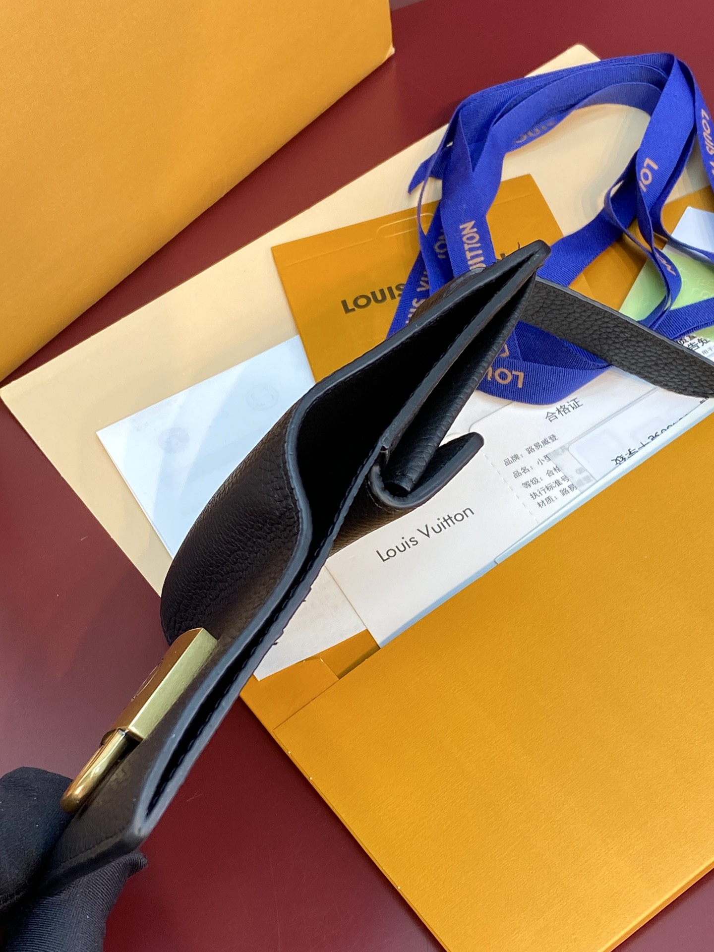 高級感溢れる ルイヴィトン財布 ウィレディ偽物 レザー 本革 シンプル M12408 ブラック_2