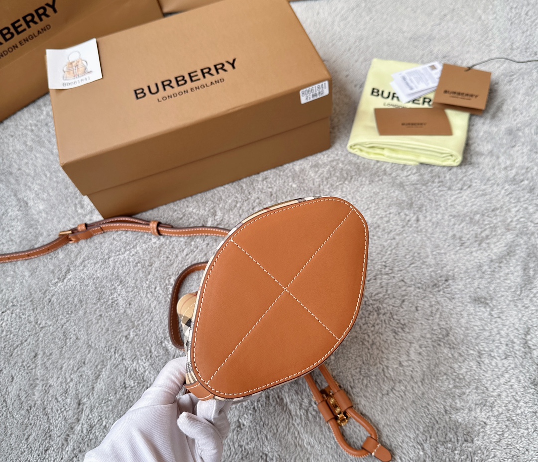 魅力的なburberry バッグスーパーコピー ハンドバッグ 斜め掛け レザー 革 ブラウン_5