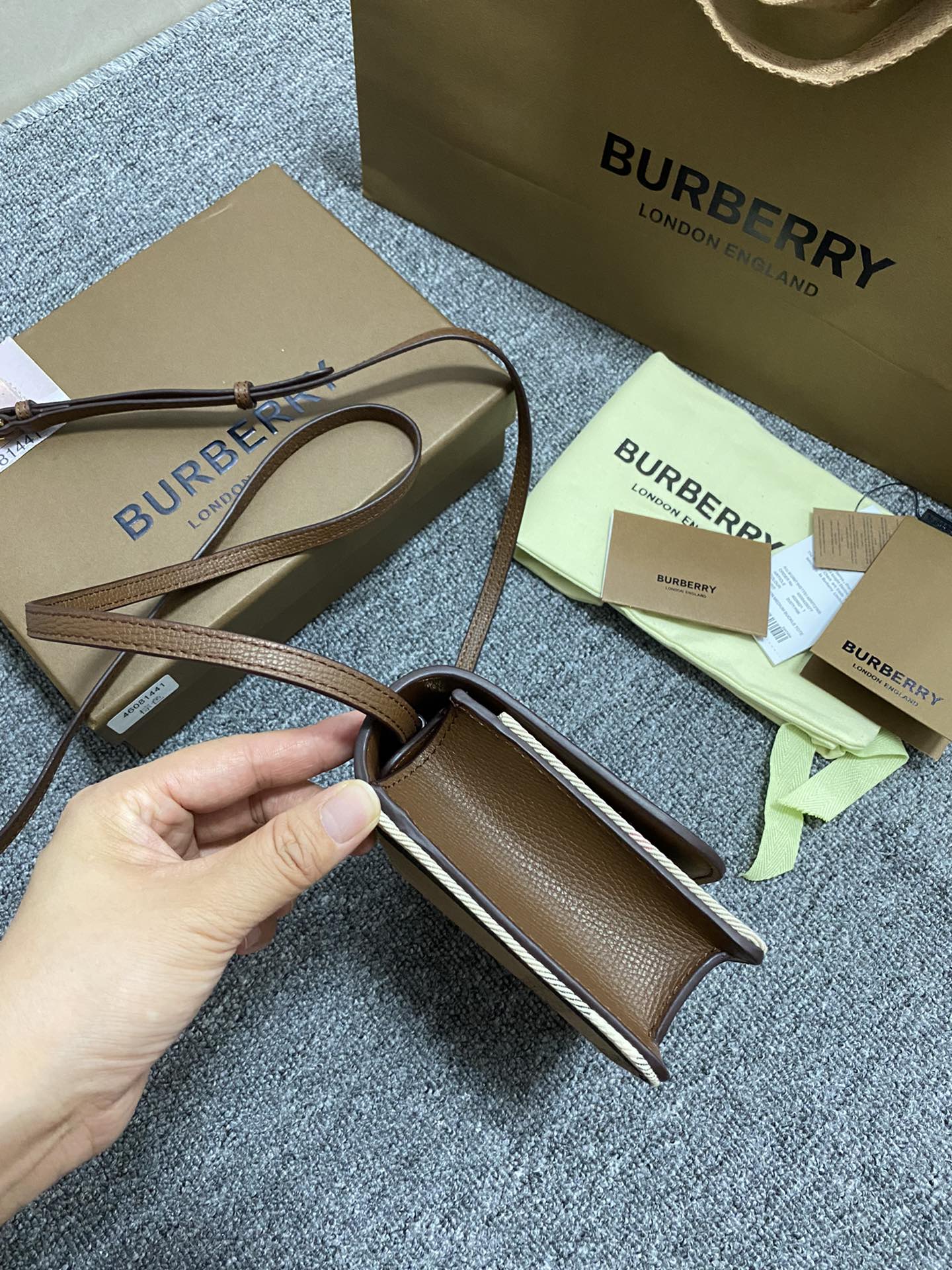 高品質なバーバリー バッグ レディースＮ級品 シンプル 柔軟 斜め掛けバッグ 本革 レザー ブラウン_5