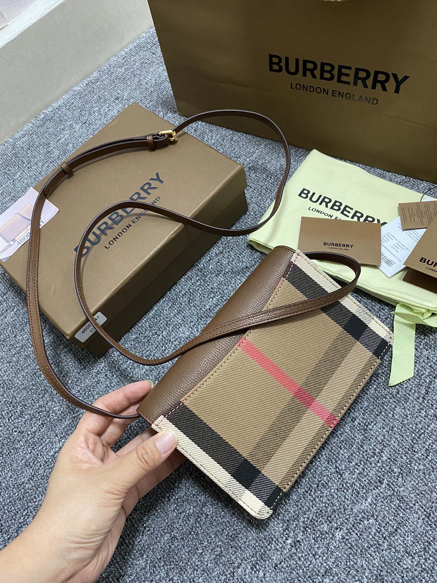 高品質なバーバリー バッグ レディースＮ級品 シンプル 柔軟 斜め掛けバッグ 本革 レザー ブラウン_6
