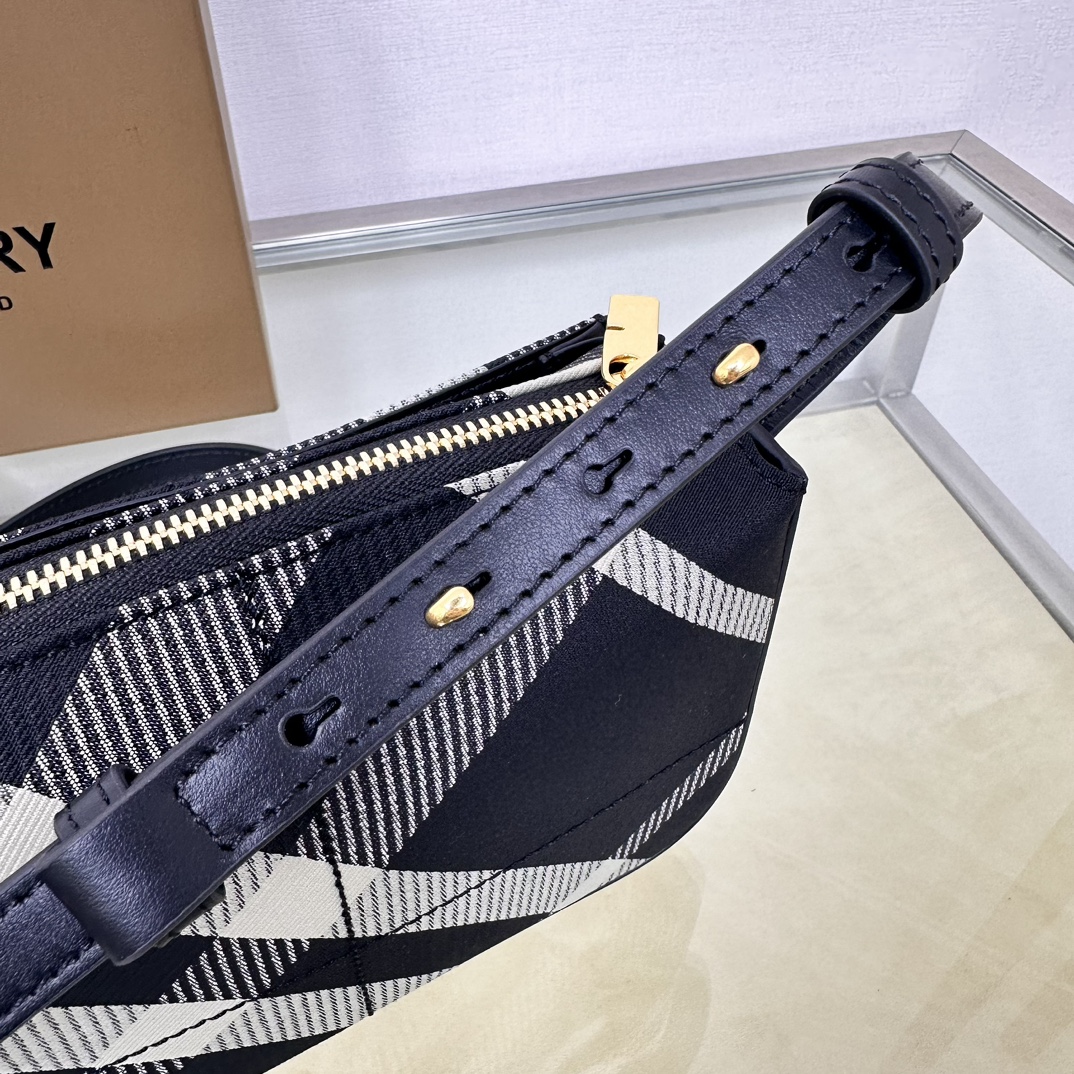 バーバリー ボストン バッグスーパーコピー 柔軟 斜め掛けバッグ 本革 レザー 縞 378155 ブラック_4