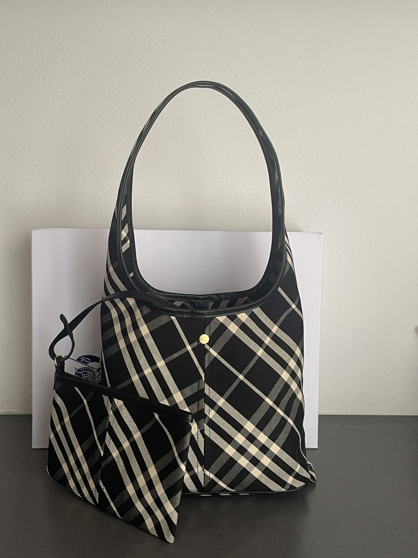 burberry ショルダー バッグ レディコピー 柔軟 カジュアル ハンドバッグ 本革 レザー 縞 ブラック_2