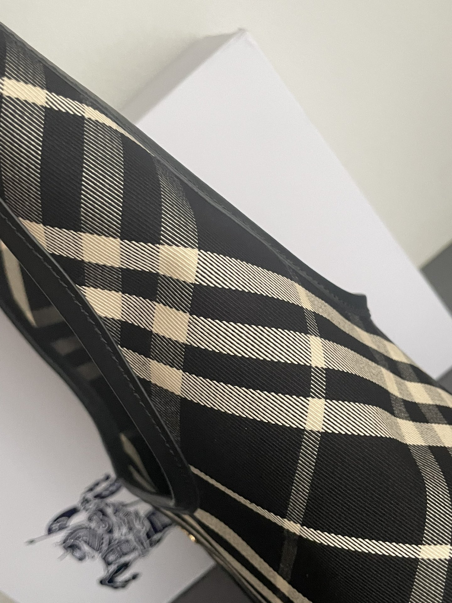 burberry ショルダー バッグ レディコピー 柔軟 カジュアル ハンドバッグ 本革 レザー 縞 ブラック_4