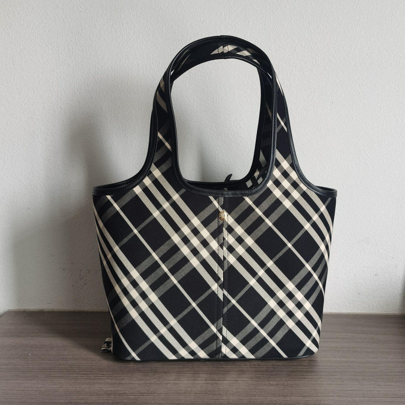 burberry カバンスーパーコピー 柔軟 カジュアル ハンドバッグ 本革 レザー 縞 ブラック_1