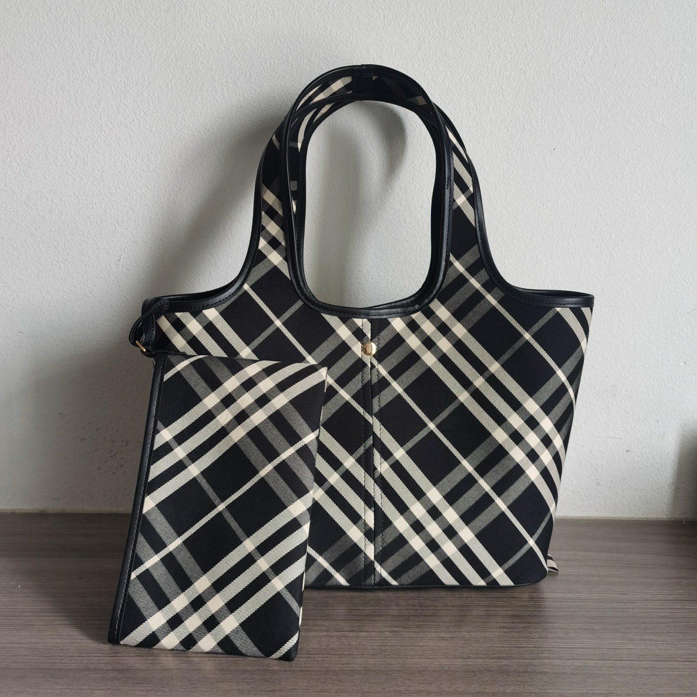 burberry カバンスーパーコピー 柔軟 カジュアル ハンドバッグ 本革 レザー 縞 ブラック_2