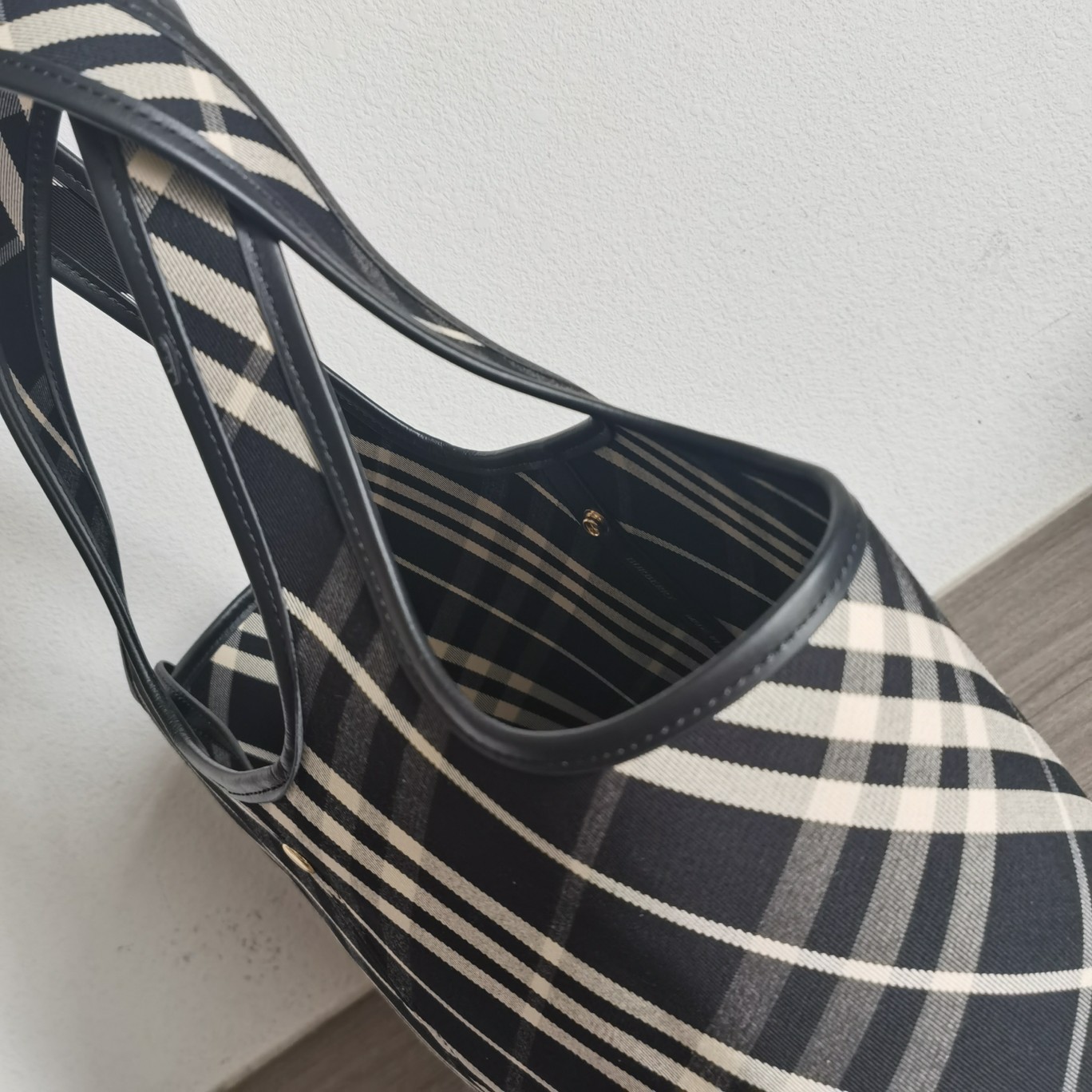 burberry カバンスーパーコピー 柔軟 カジュアル ハンドバッグ 本革 レザー 縞 ブラック_5