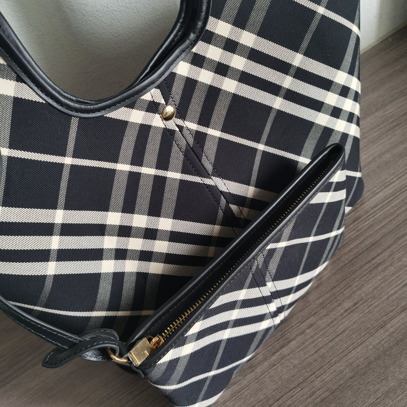 burberry カバンスーパーコピー 柔軟 カジュアル ハンドバッグ 本革 レザー 縞 ブラック_6