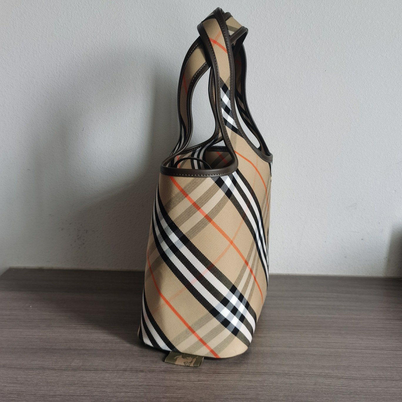 burberry バッグ レディ偽物 柔軟 カジュアル ハンドバッグ 本革 レザー 縞 ブラウン_3