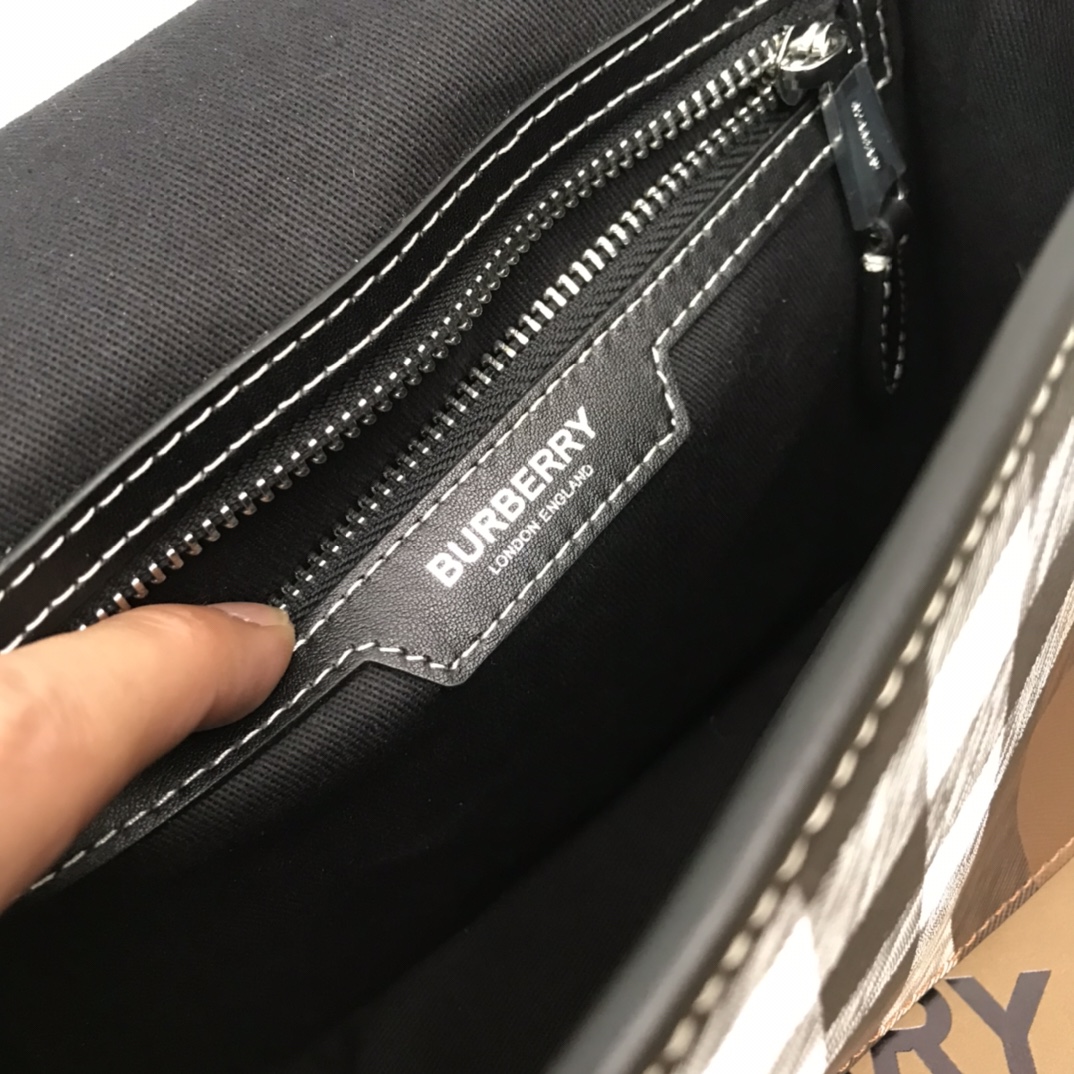 数量限定の爆買 バーバリー ピンクコピー 斜め掛けバッグ 実用 本革 レザー 縞 ブラウン_9