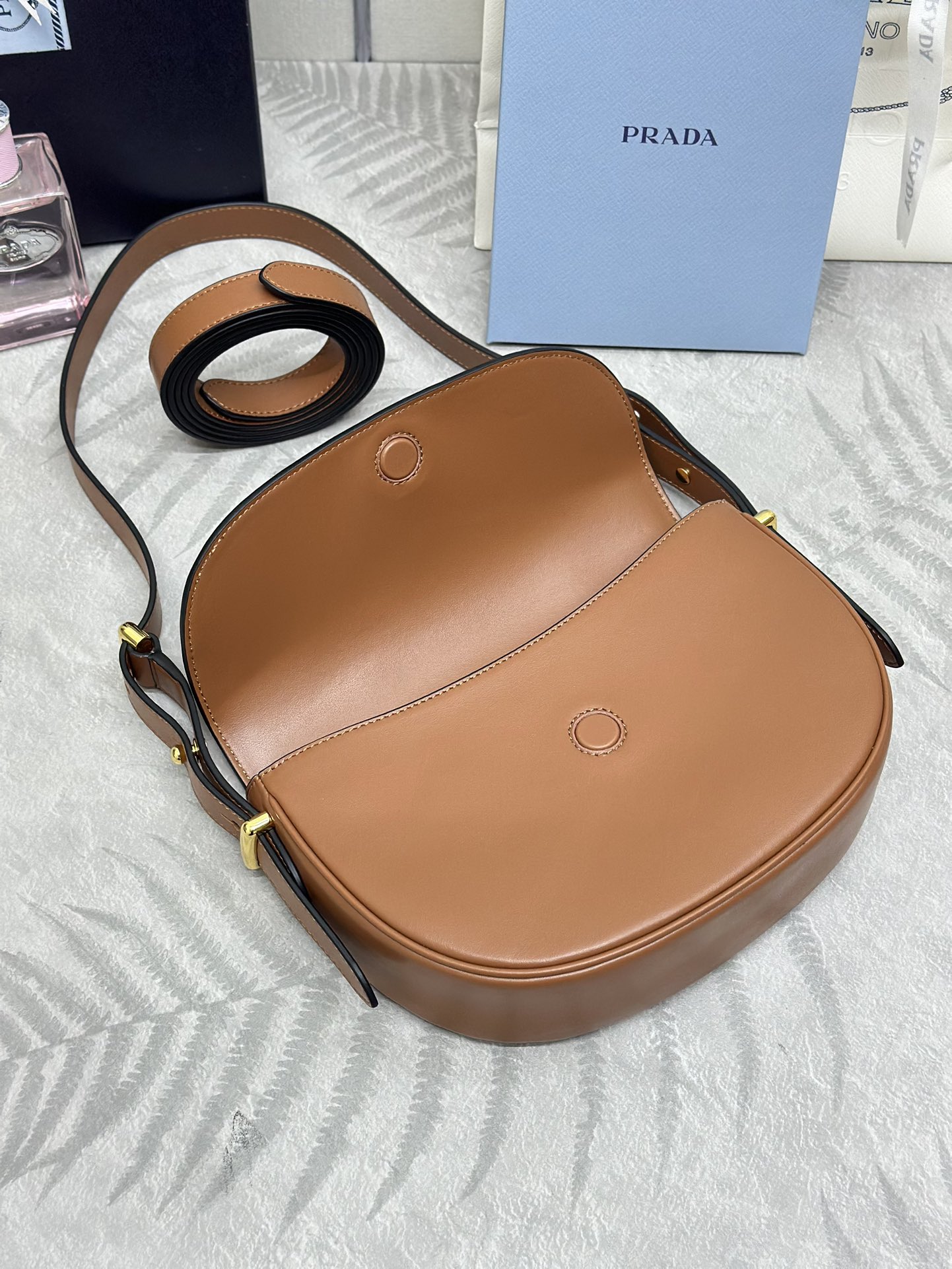 プラダ バッグ 印象スーパーコピー 1BD365 レザー 本革 斜め掛けバッグ 上質品 ブラウン_6