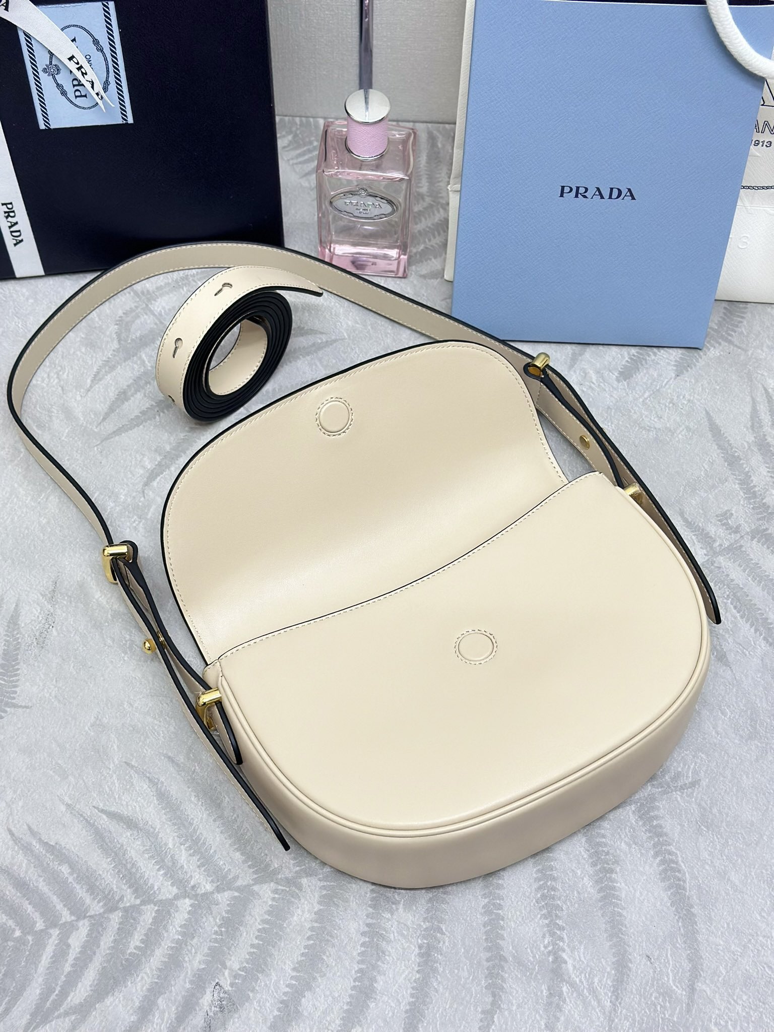 プラダ バッグ エナメルコピー 1BD365 レザー 本革 斜め掛けバッグ 上質品 杏色_2
