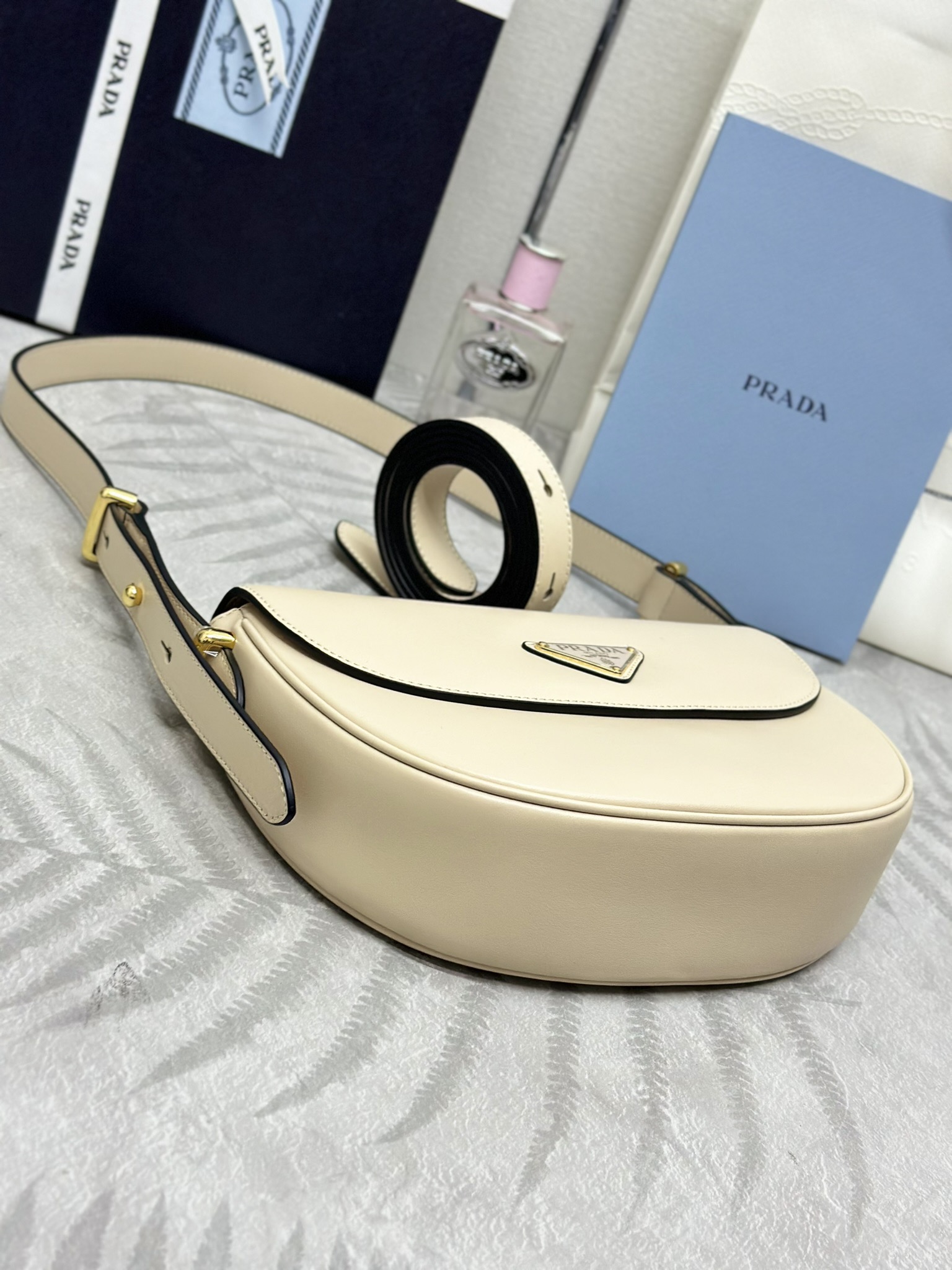 プラダ バッグ エナメルコピー 1BD365 レザー 本革 斜め掛けバッグ 上質品 杏色_5