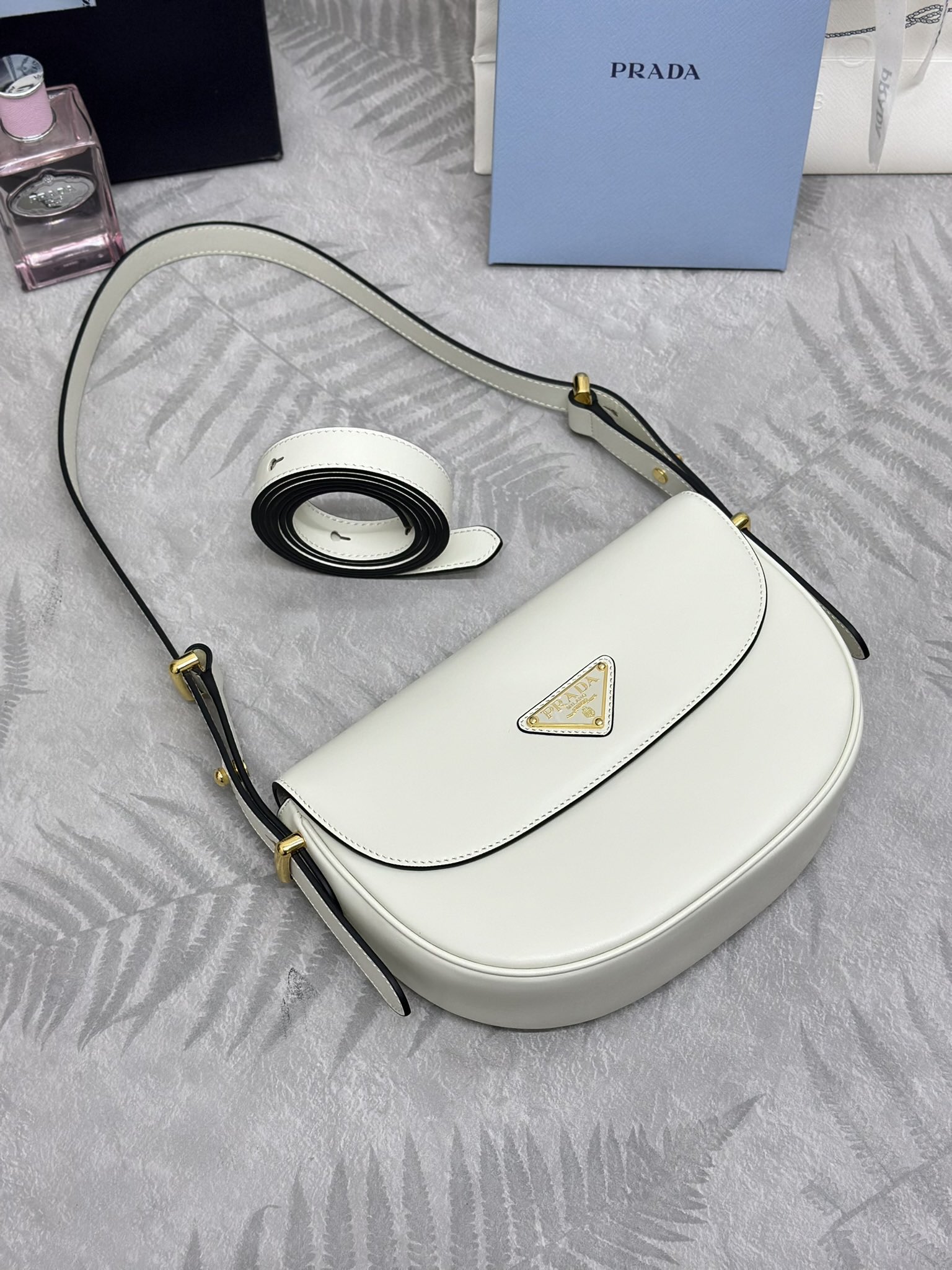 プラダ バッグ スエードスーパーコピー 1BD365 レザー 本革 斜め掛けバッグ 上質品 ホワイト_2