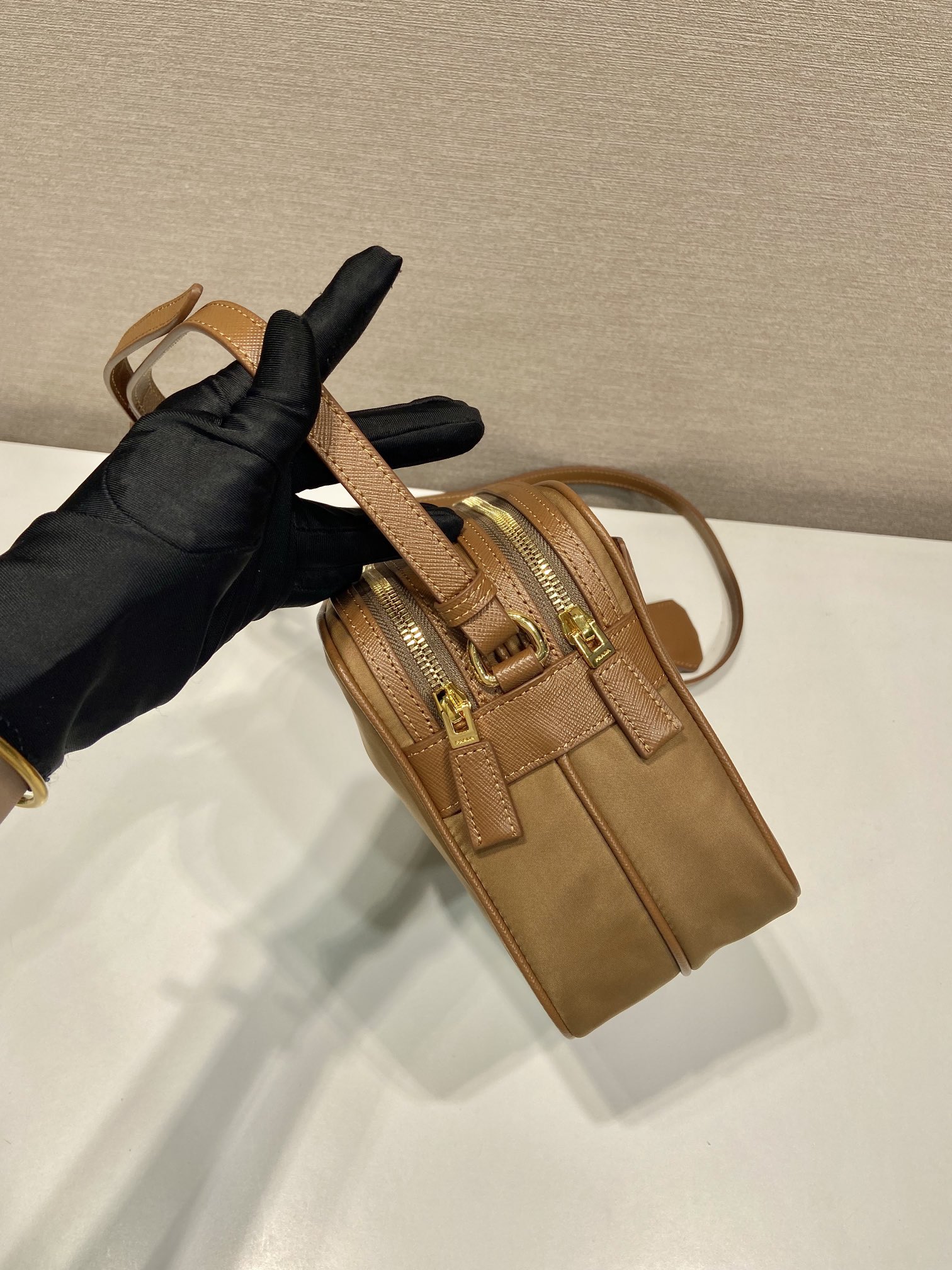 プラダ エナメルＮ級品 1BH218 ナイロン 人気新作 斜め掛けバッグ ブラウン_9
