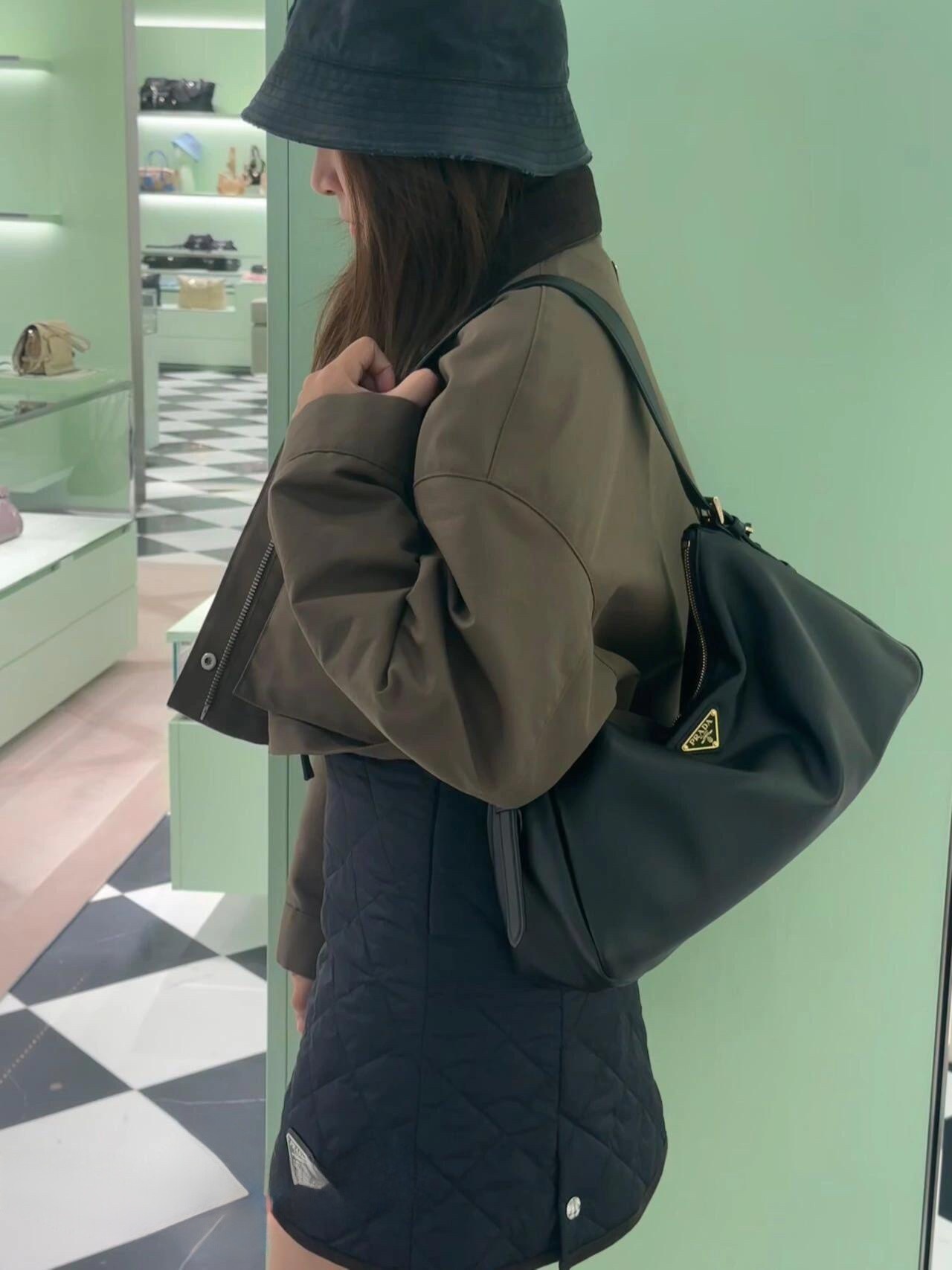優雅レディ プラダバッグ お直しコピー 1BC229 ハンドバッグ 牛革 レザー Hoboバッグ ブラック_3