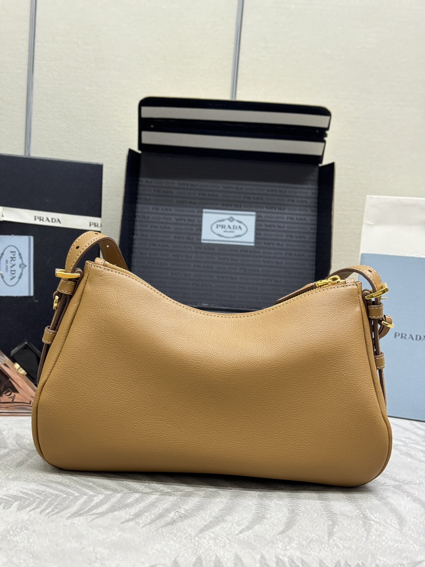 プラダバッグ お手入れスーパーコピー 1BC229 軽量 ハンドバッグ 牛革 レザー Hoboバッグ ブラウン_5