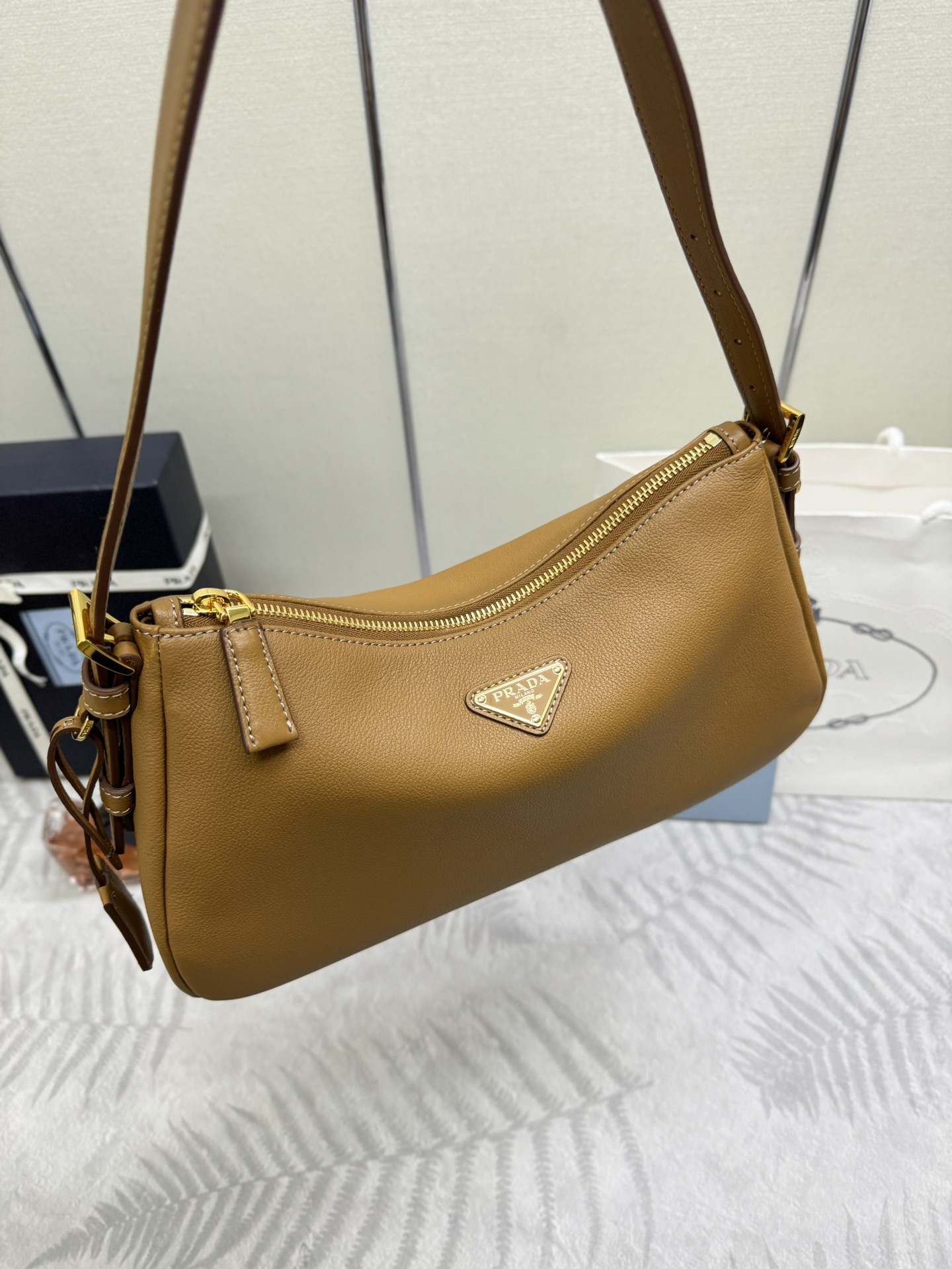 プラダバッグ お手入れスーパーコピー 1BC229 軽量 ハンドバッグ 牛革 レザー Hoboバッグ ブラウン_6